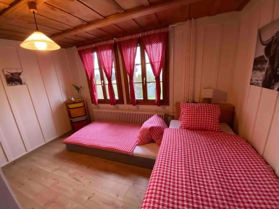 Bed in Wohnen mit Blick auf Eiger - ehemaliges Bauernhaus - 2 Schlafzimmer