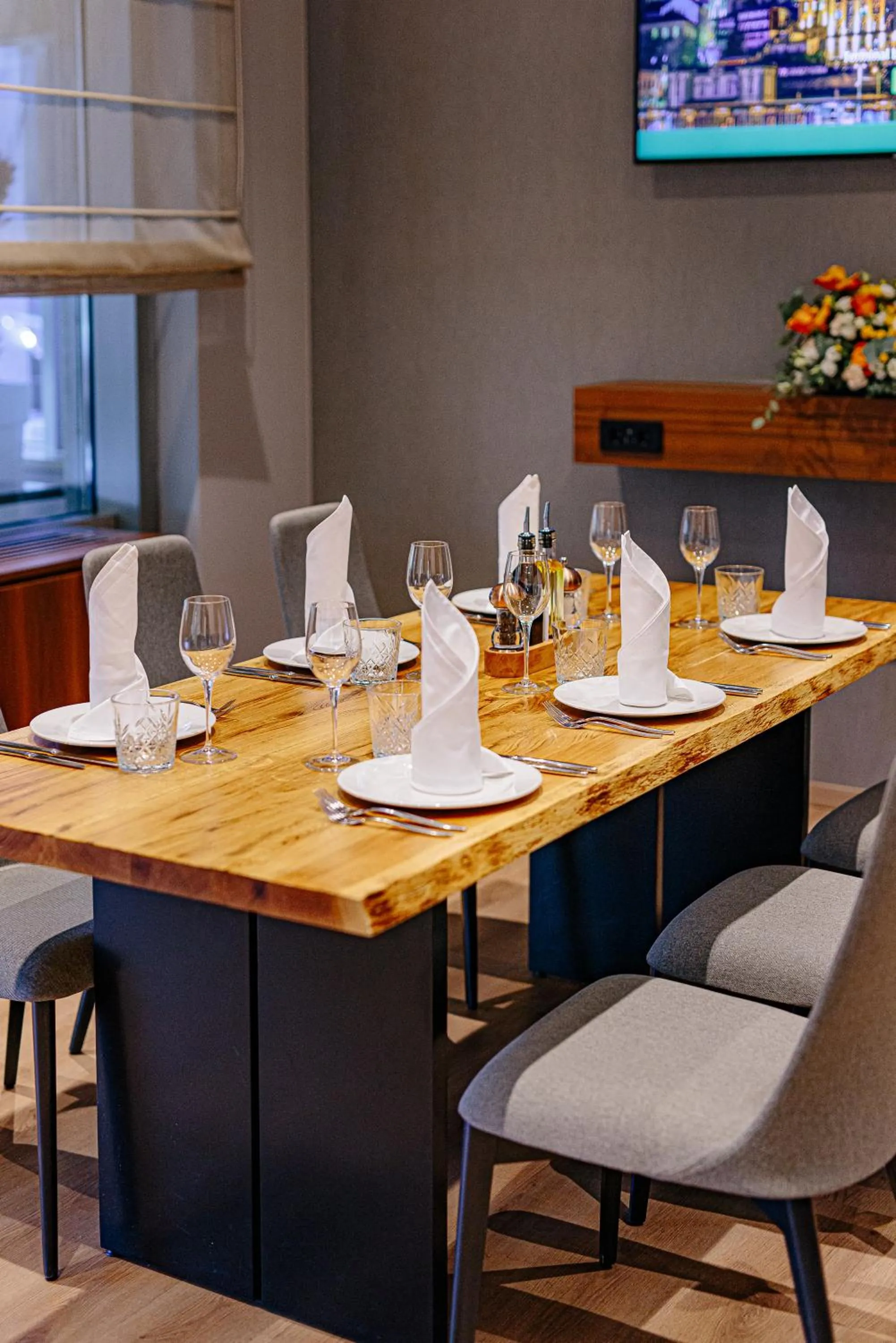 Restaurant/places to eat in Holiday Inn Belgrade, an IHG Hotel