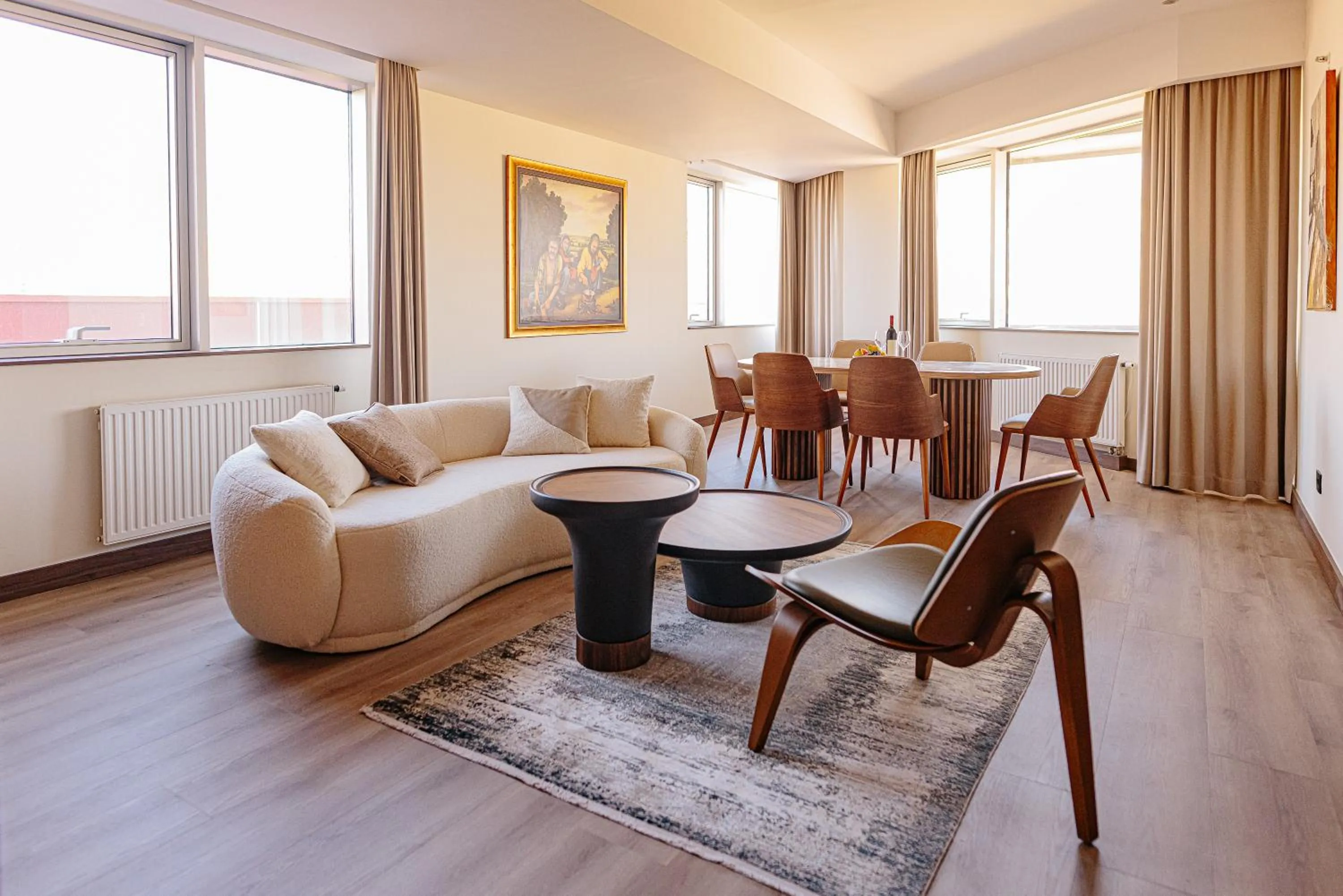 Living room in Holiday Inn Belgrade, an IHG Hotel