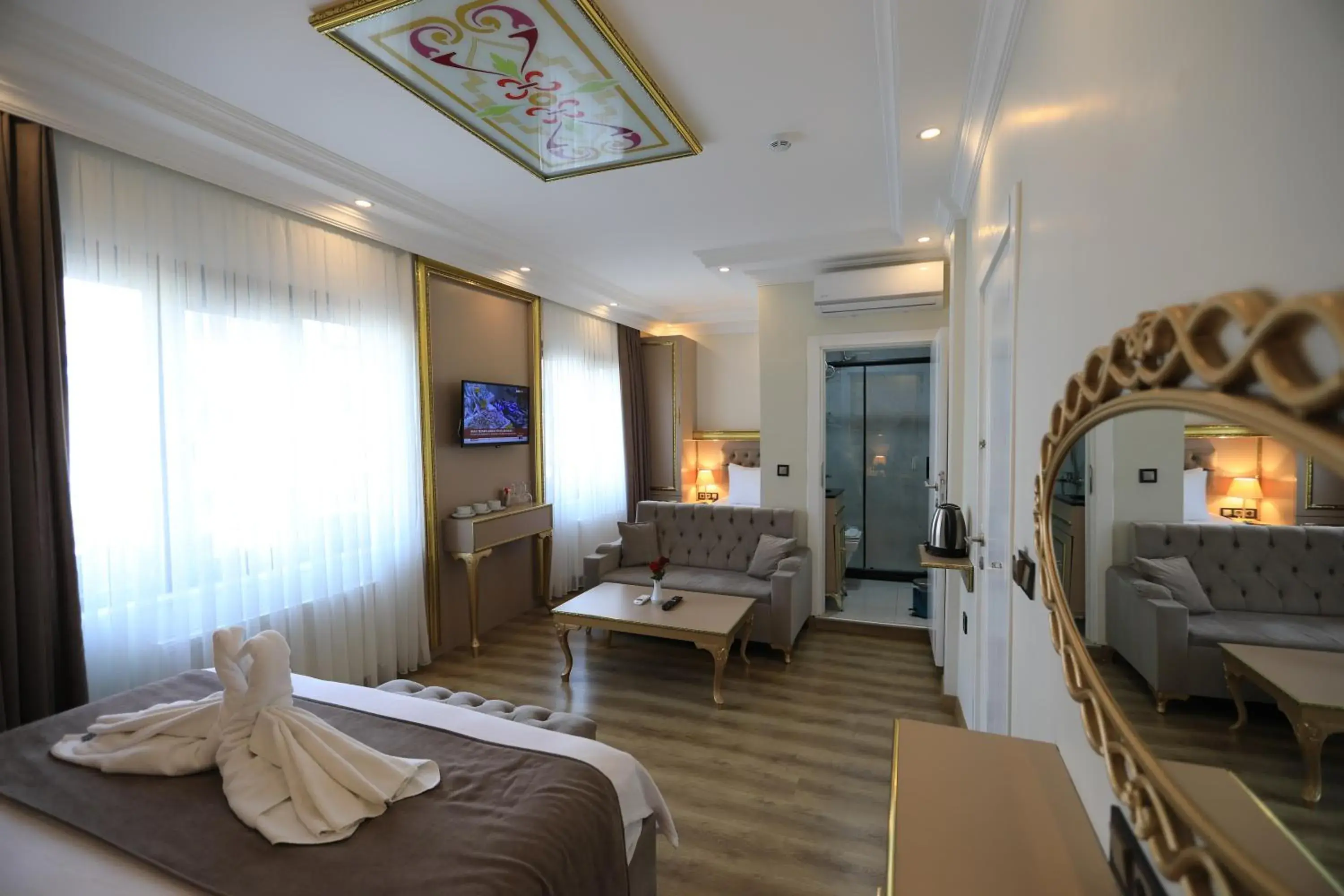 Bed in Blue Zerzevan Konak Hotel Bed in Blue Zerzevan Konak Hotel