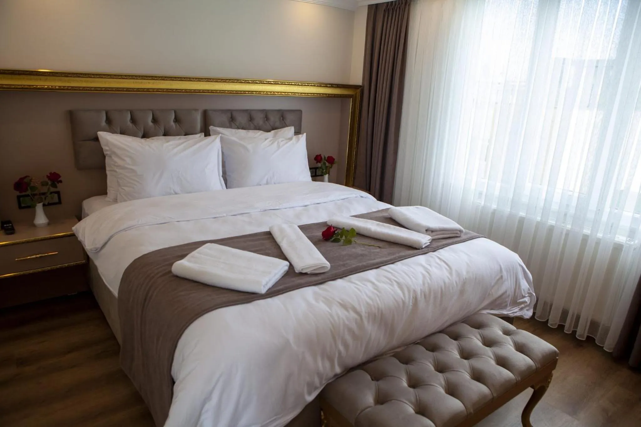 Bed in Blue Zerzevan Konak Hotel