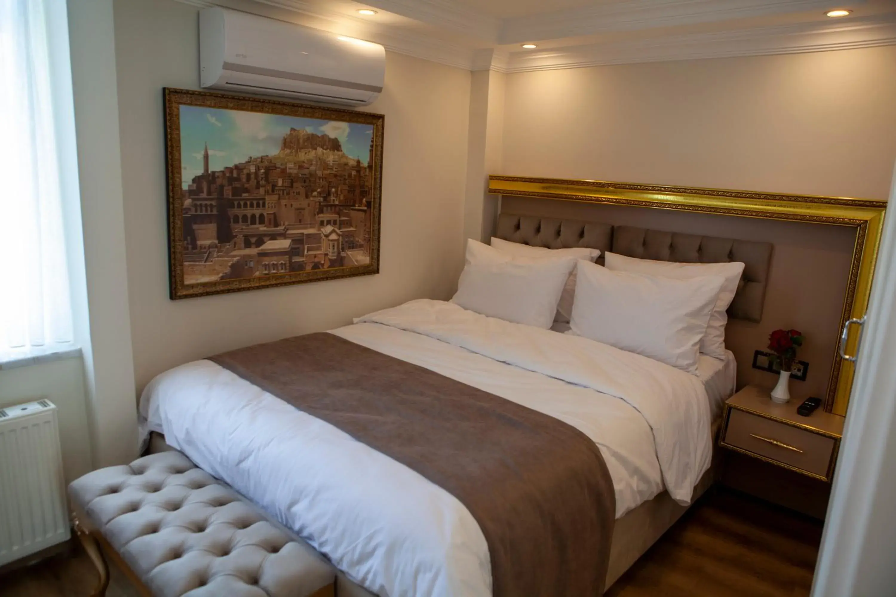 Bed in Blue Zerzevan Konak Hotel Bed in Blue Zerzevan Konak Hotel