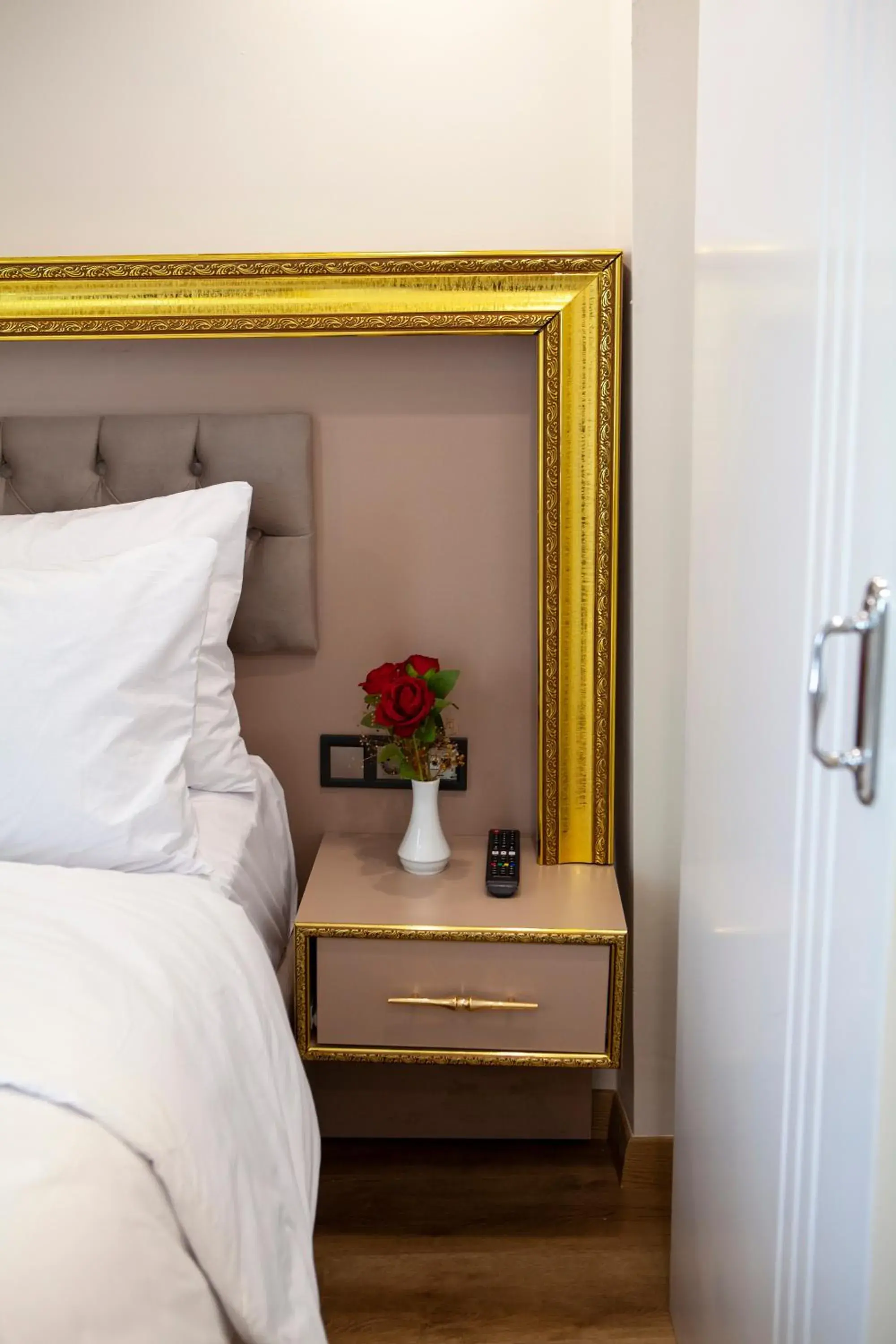 Bed in Blue Zerzevan Konak Hotel Bed in Blue Zerzevan Konak Hotel