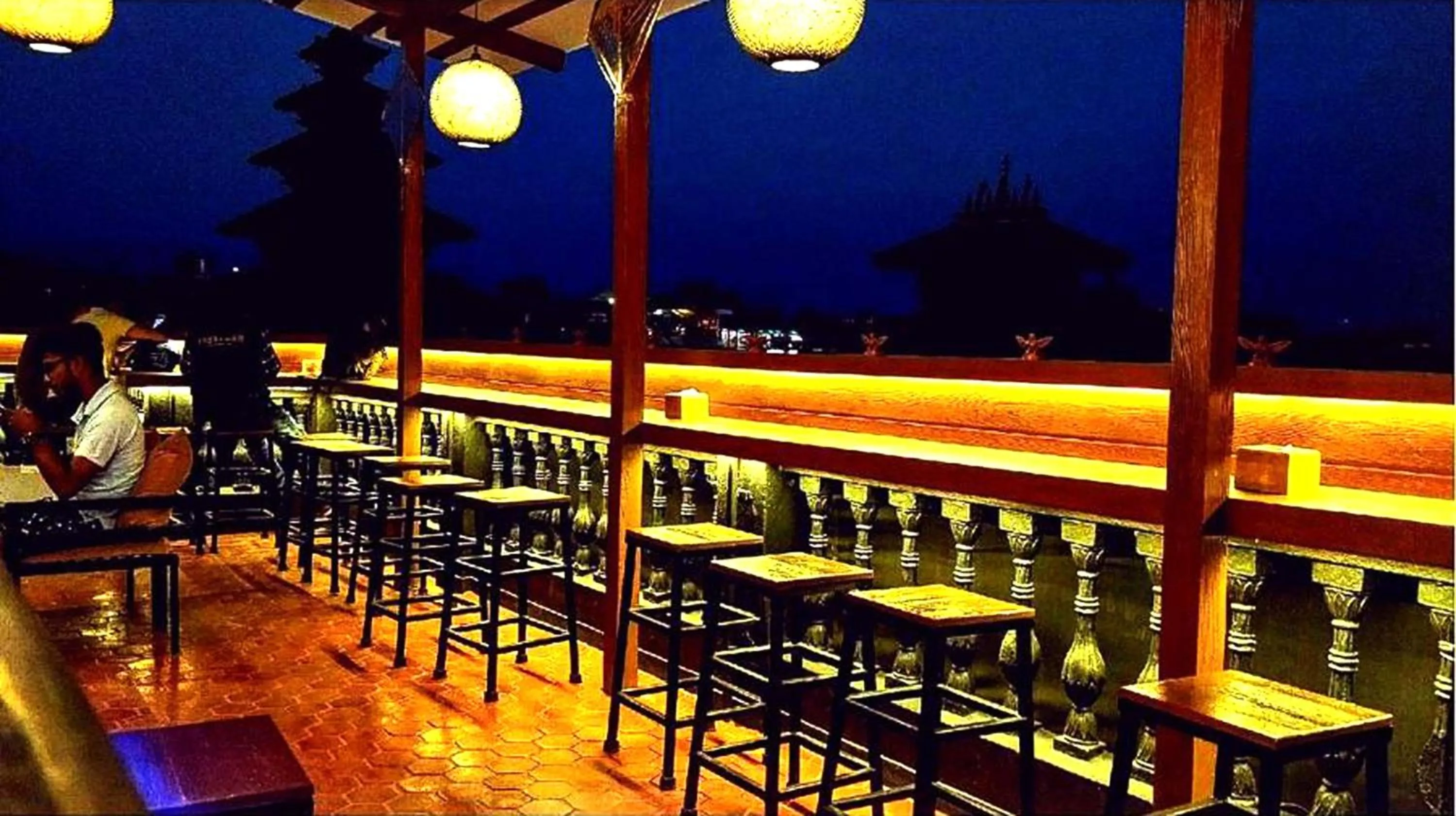 Restaurant/places to eat in Hotel Garuda