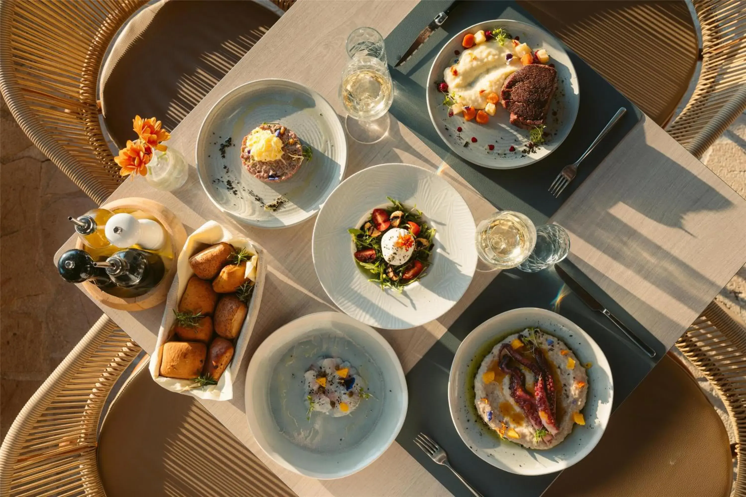 Restaurant/places to eat in Radisson Resort Ruza Vjetrova Restaurant/places to eat in Radisson Resort Ruza Vjetrova