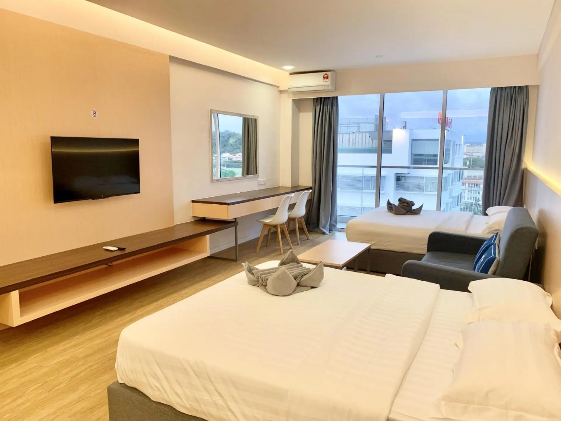 TV and multimedia, Bed in Deco Home @ Aru Suites