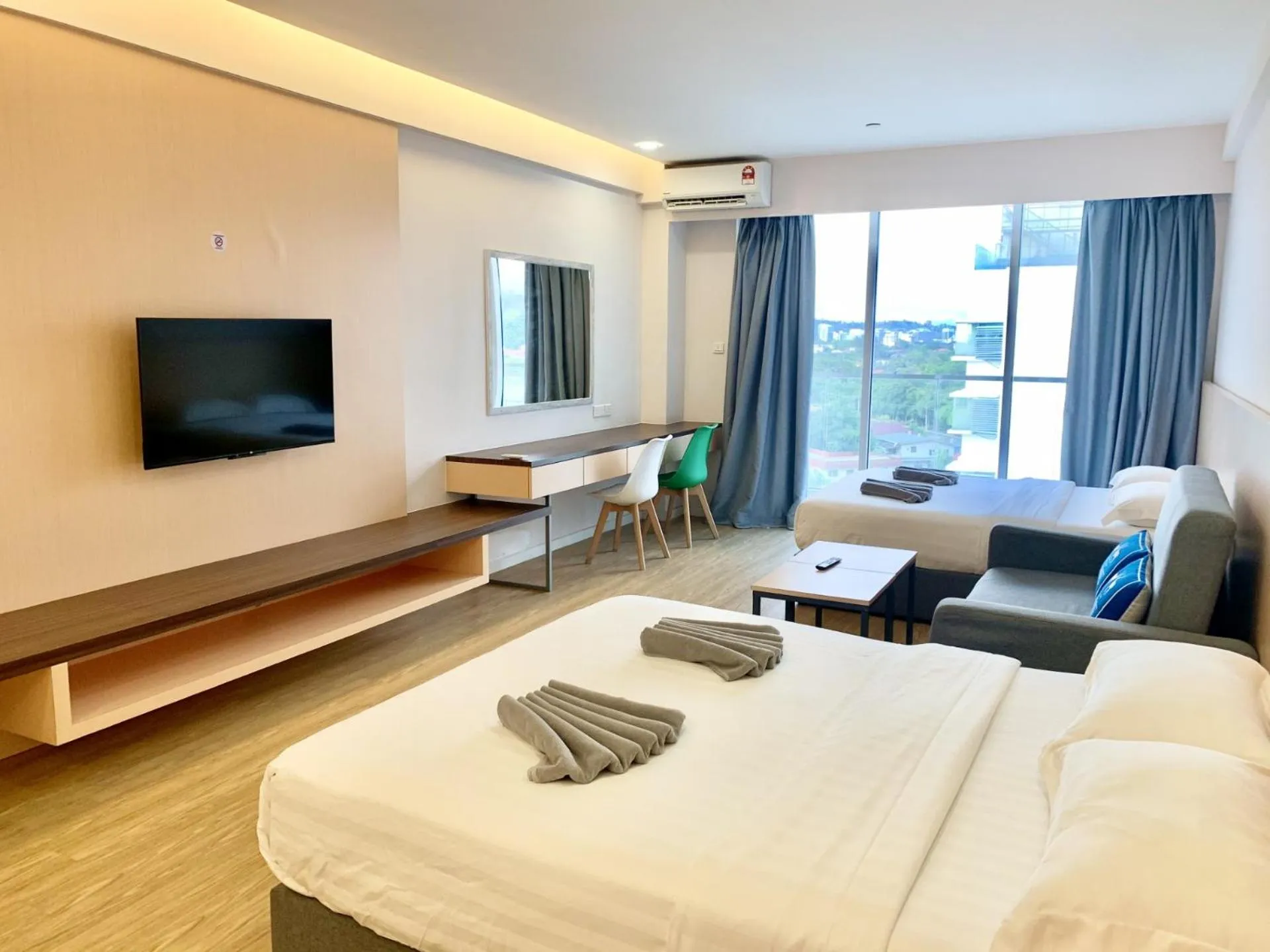 TV and multimedia, Bed in Deco Home @ Aru Suites