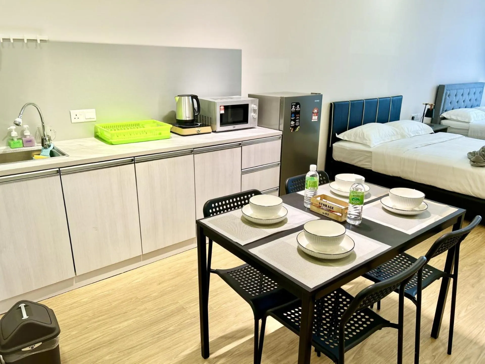Kitchen or kitchenette in Deco Home @ Aru Suites