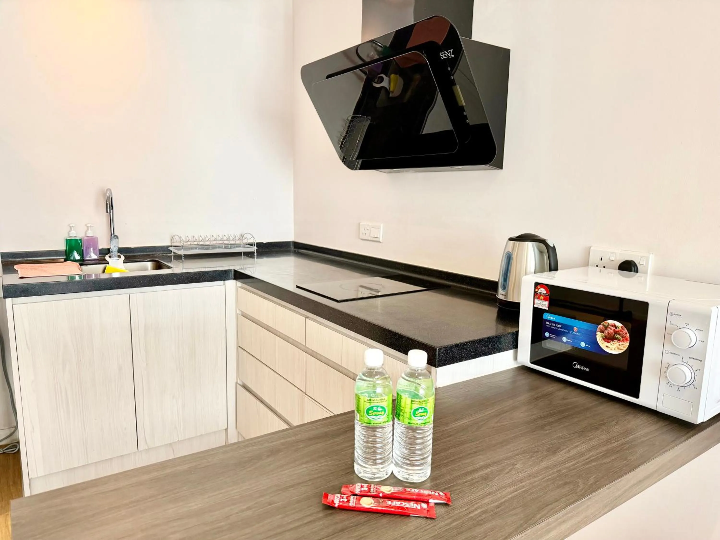 Kitchen or kitchenette in Deco Home @ Aru Suites