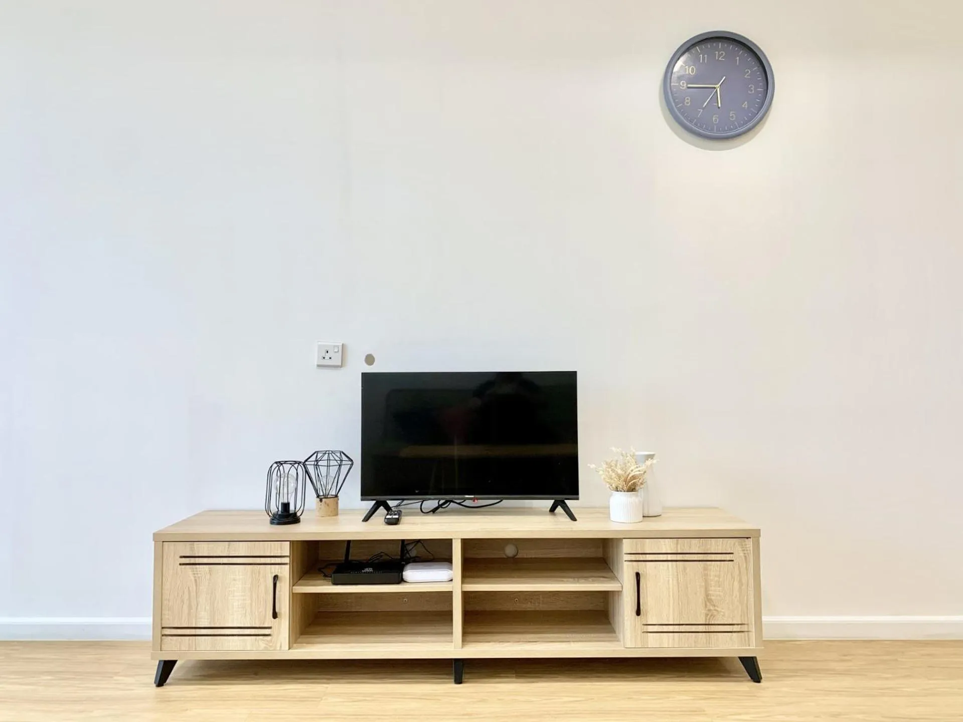 TV and multimedia in Deco Home @ Aru Suites