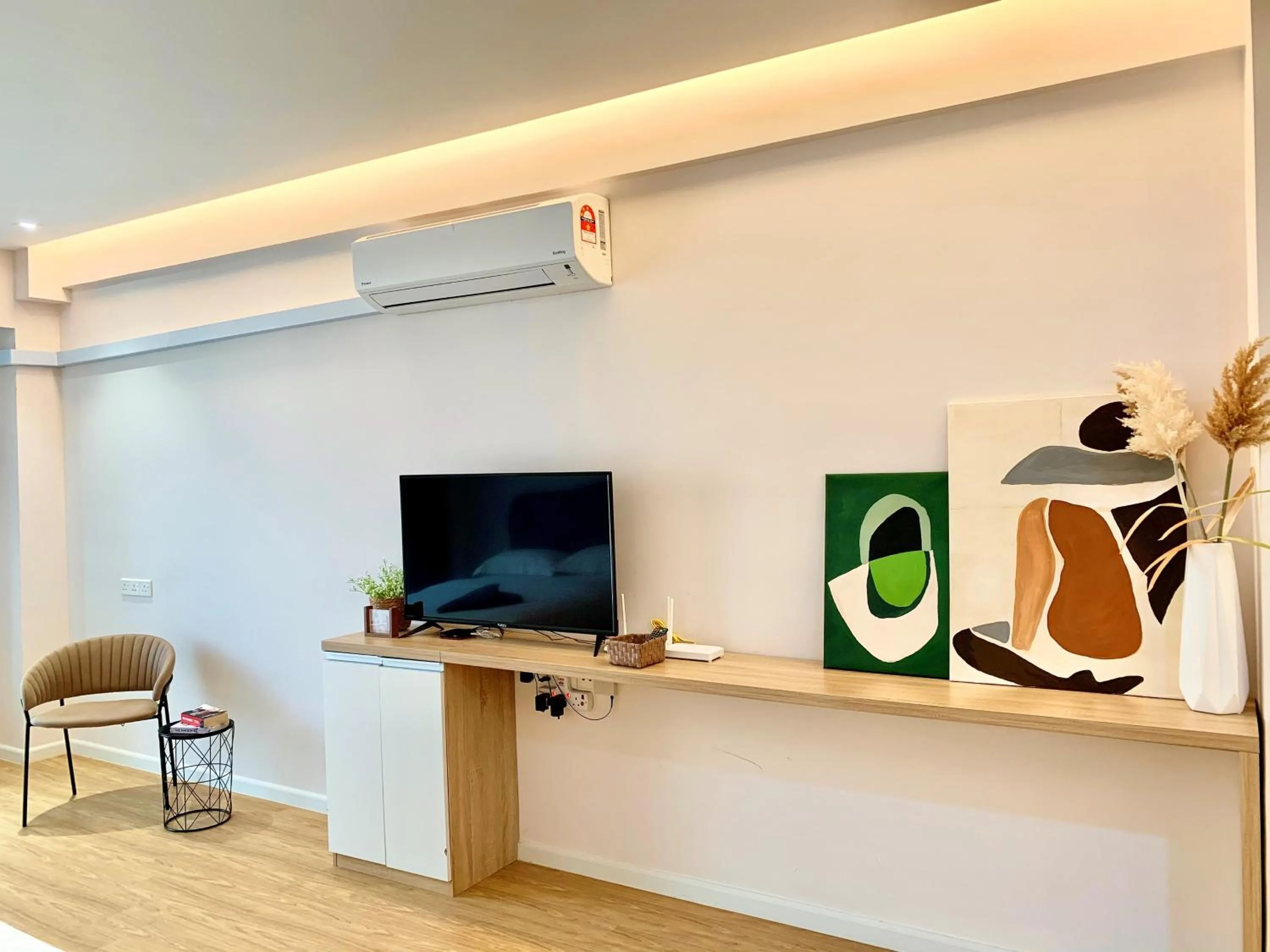 TV and multimedia in Deco Home @ Aru Suites