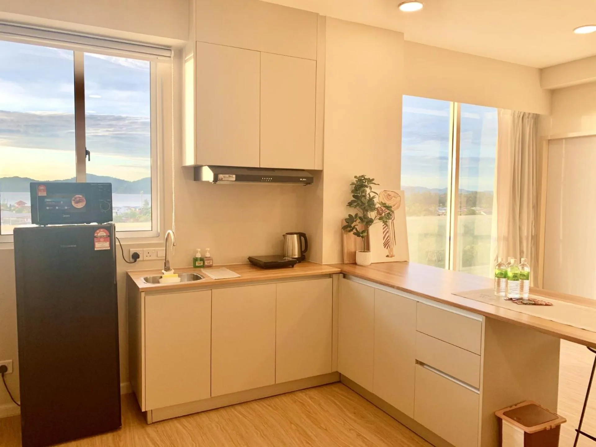 Kitchen or kitchenette in Deco Home @ Aru Suites