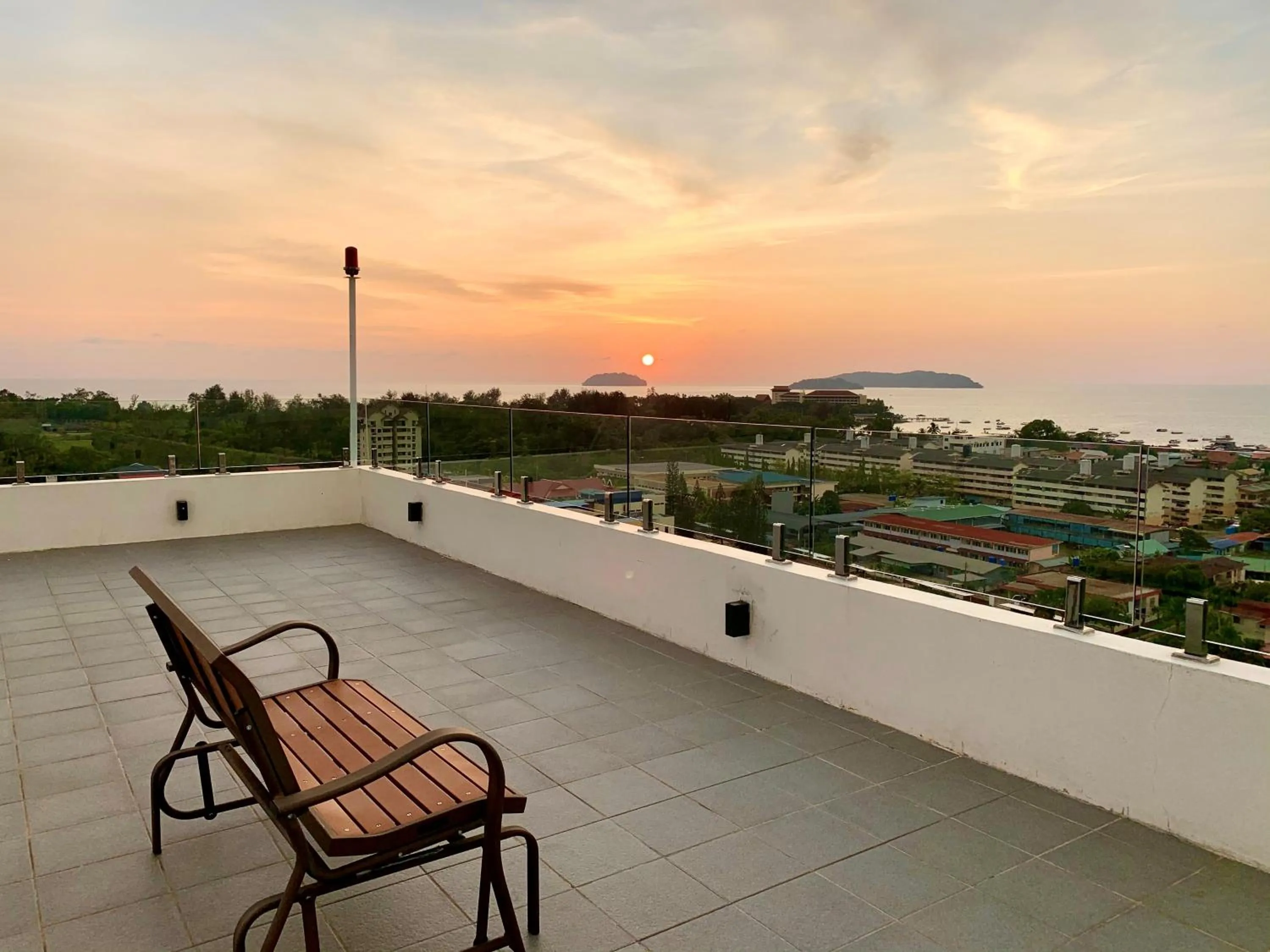 Sunset in Deco Home @ Aru Suites