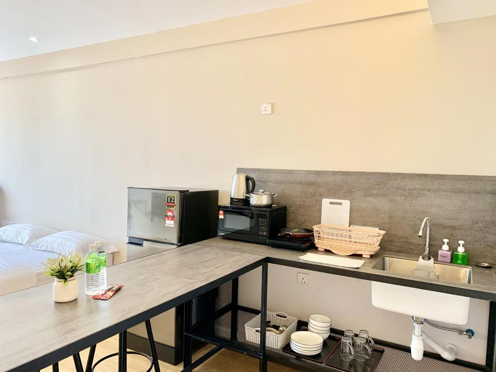 Kitchen or kitchenette in Deco Home @ Aru Suites