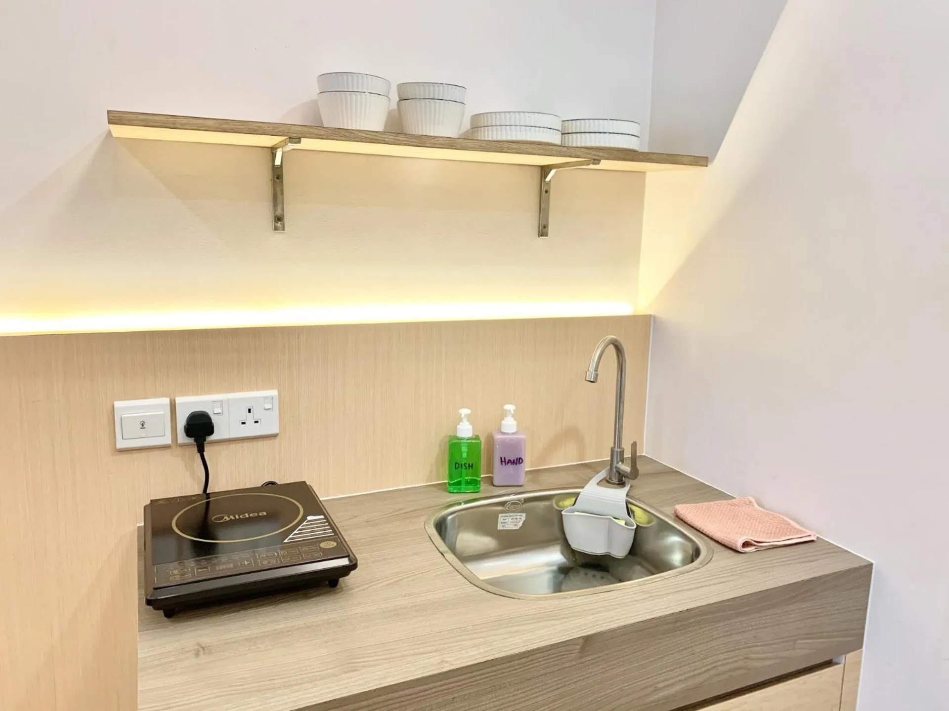 Kitchen or kitchenette in Deco Home @ Aru Suites