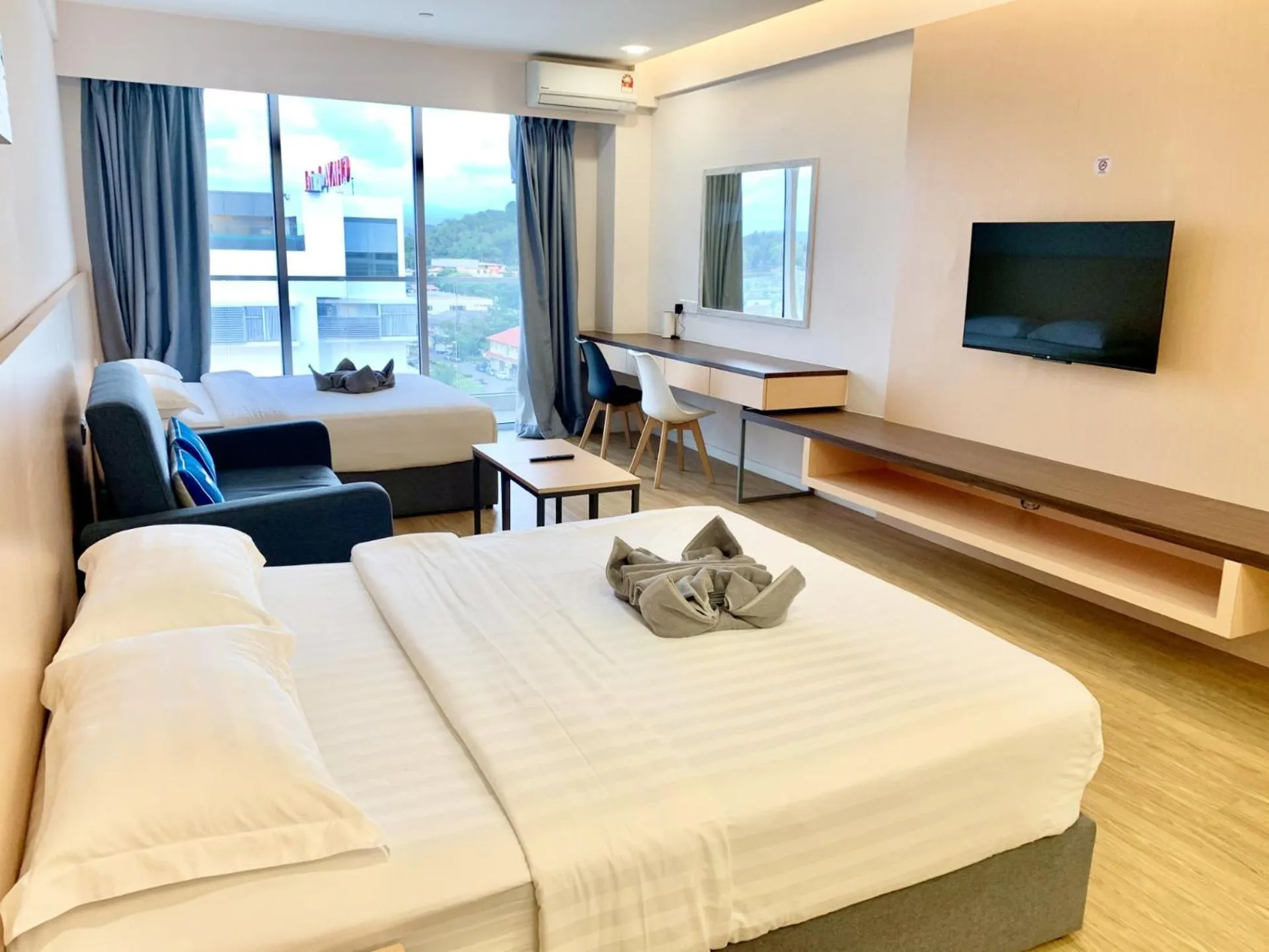 TV and multimedia, Bed in Deco Home @ Aru Suites