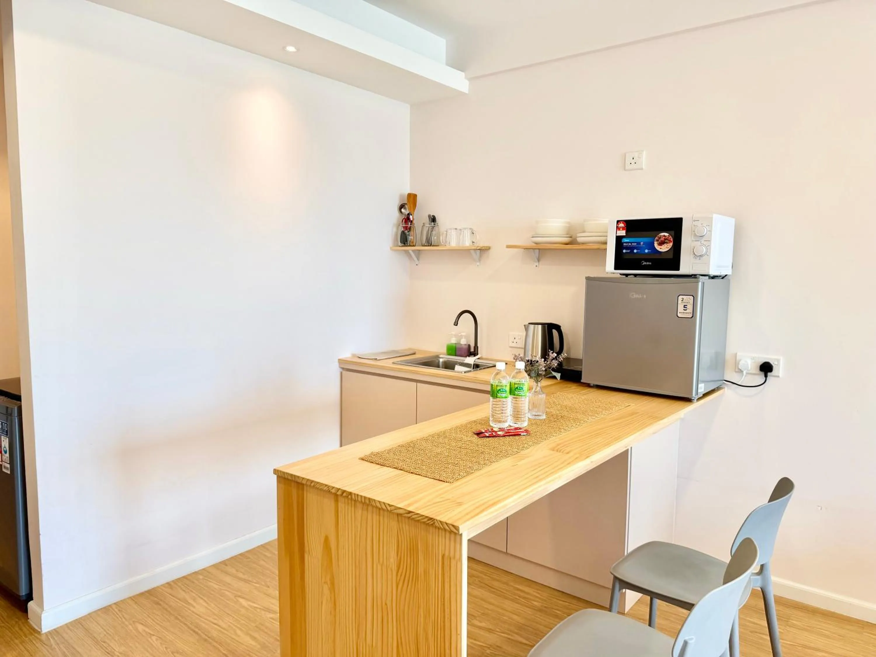 Kitchen or kitchenette in Deco Home @ Aru Suites
