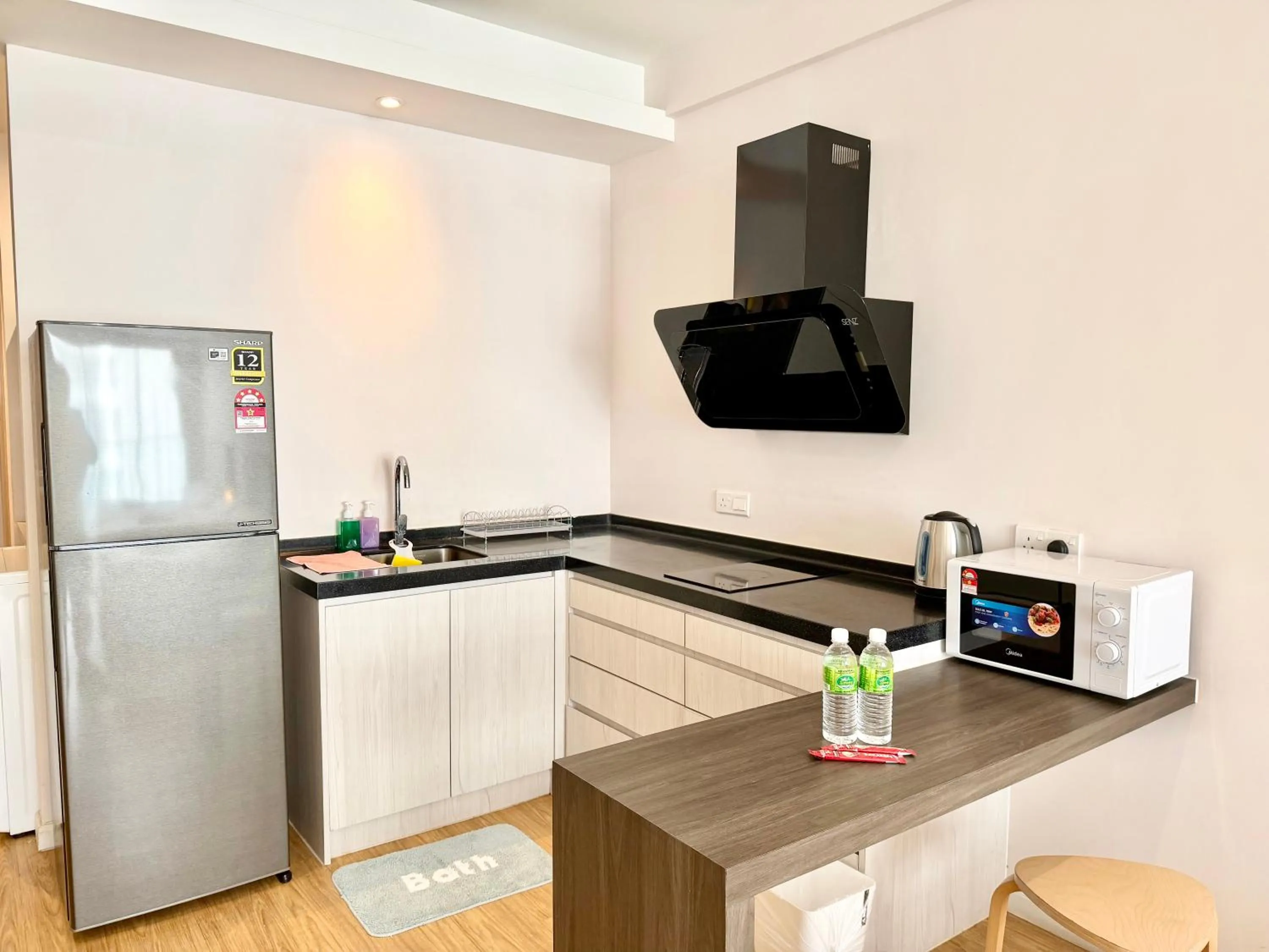 Kitchen or kitchenette in Deco Home @ Aru Suites