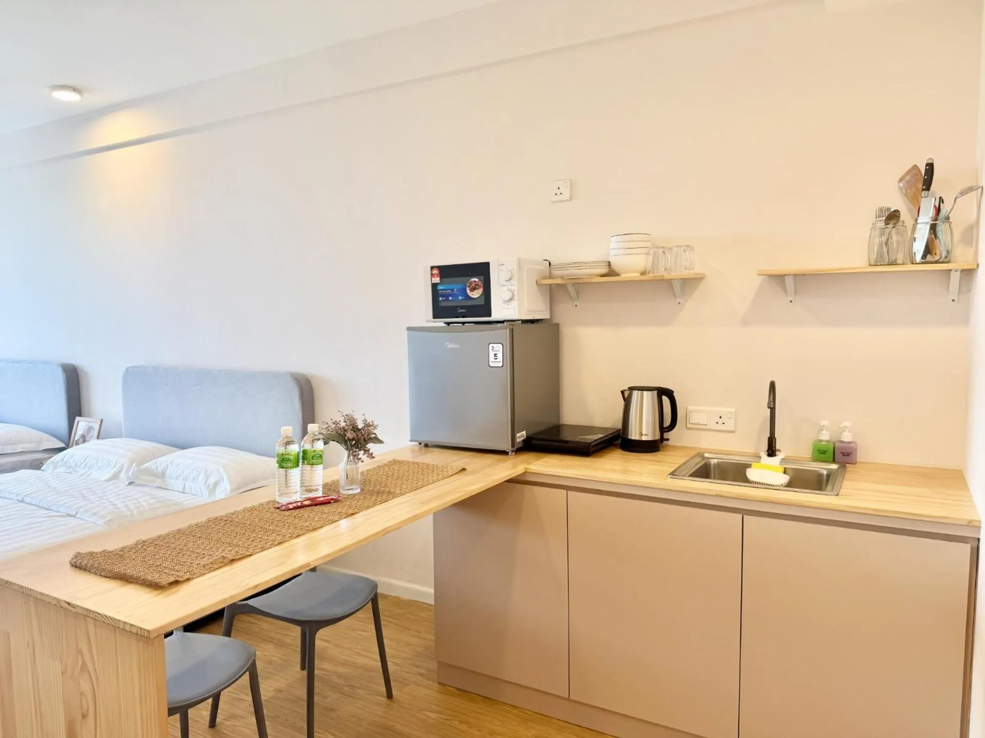 Kitchen or kitchenette in Deco Home @ Aru Suites