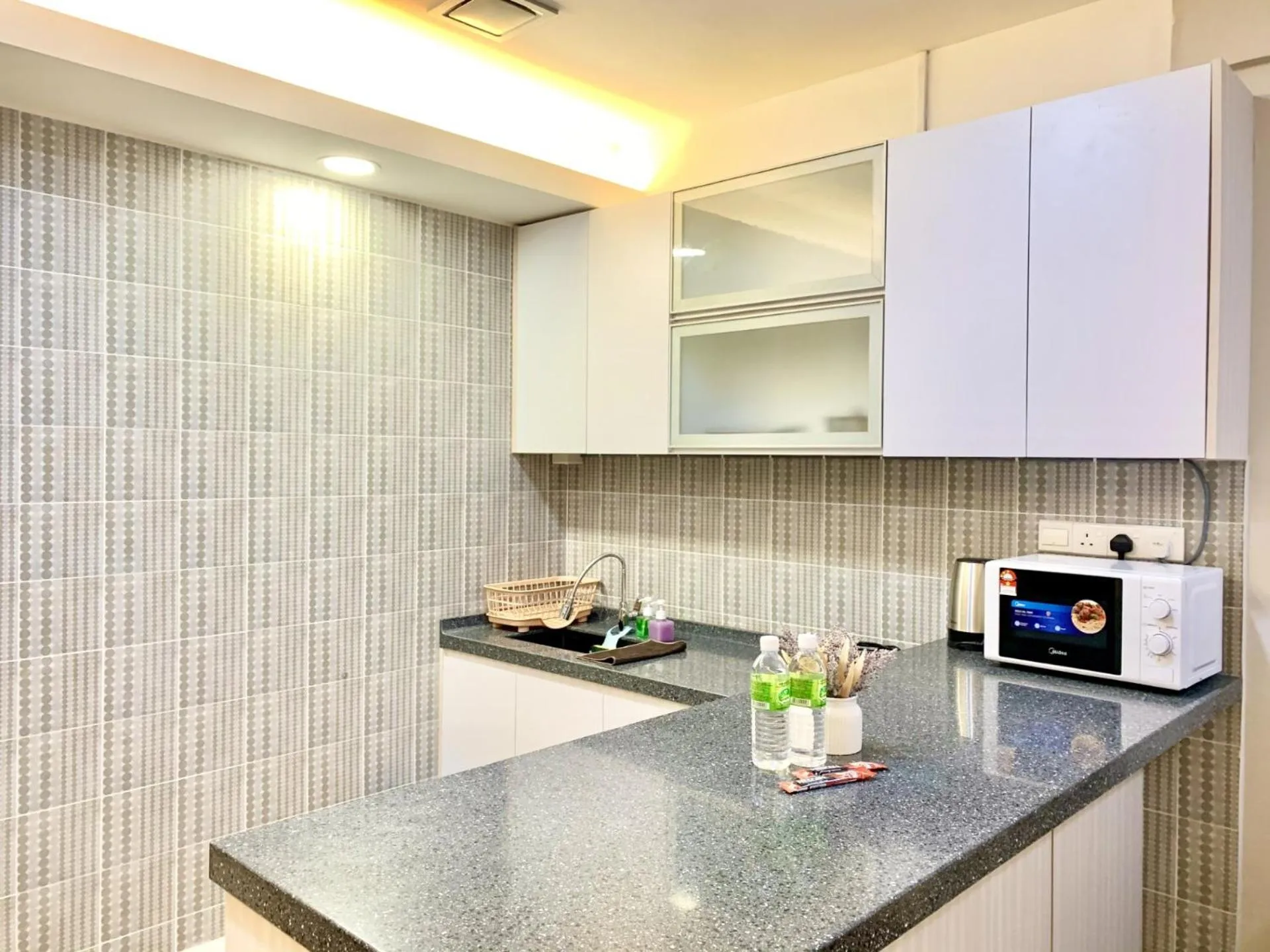 Kitchen or kitchenette in Deco Home @ Aru Suites