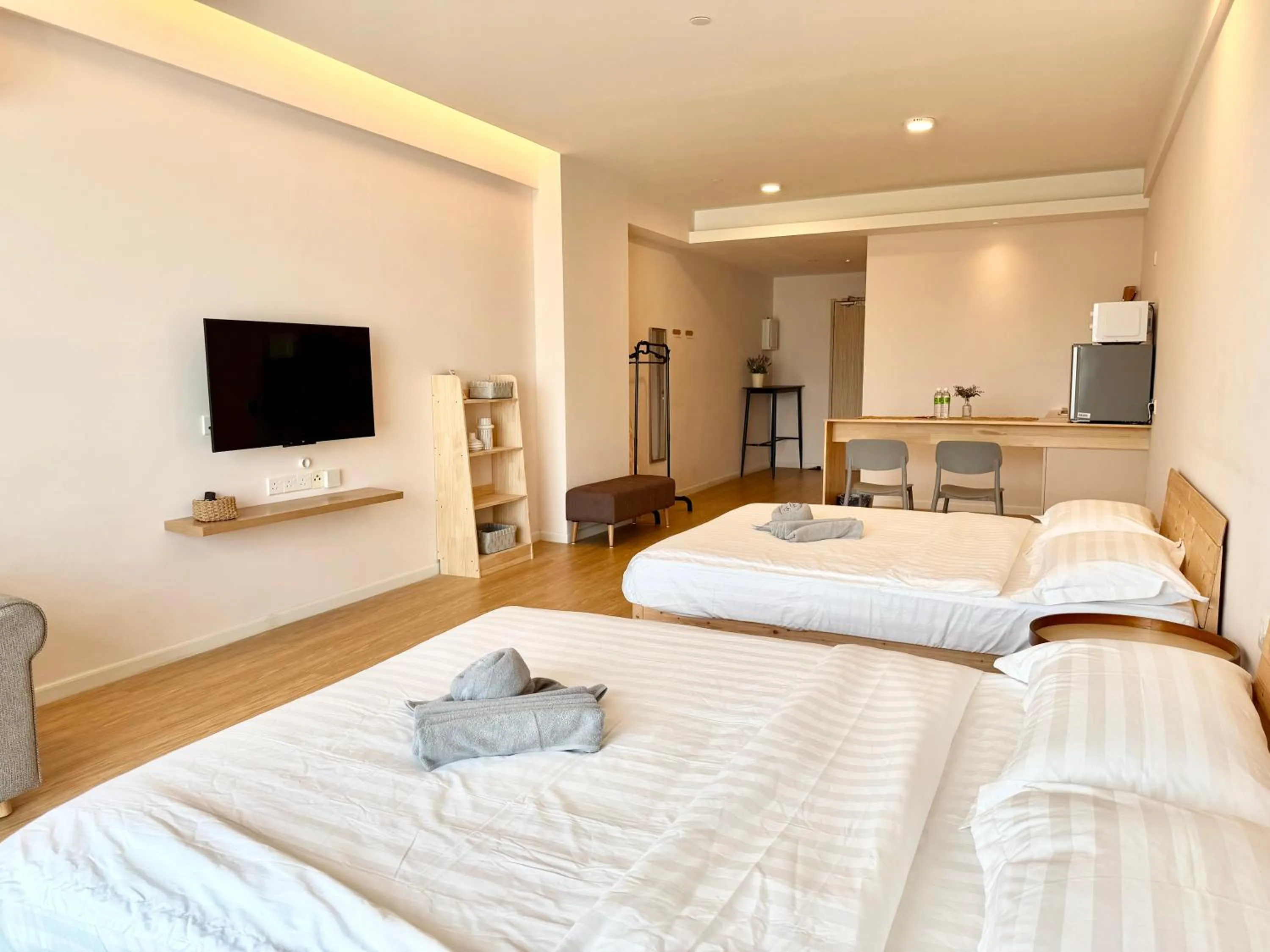 Living room, Bed in Deco Home @ Aru Suites