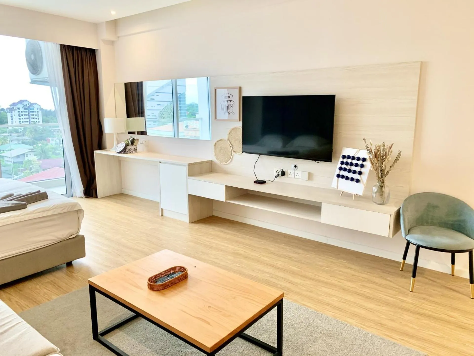 TV and multimedia in Deco Home @ Aru Suites