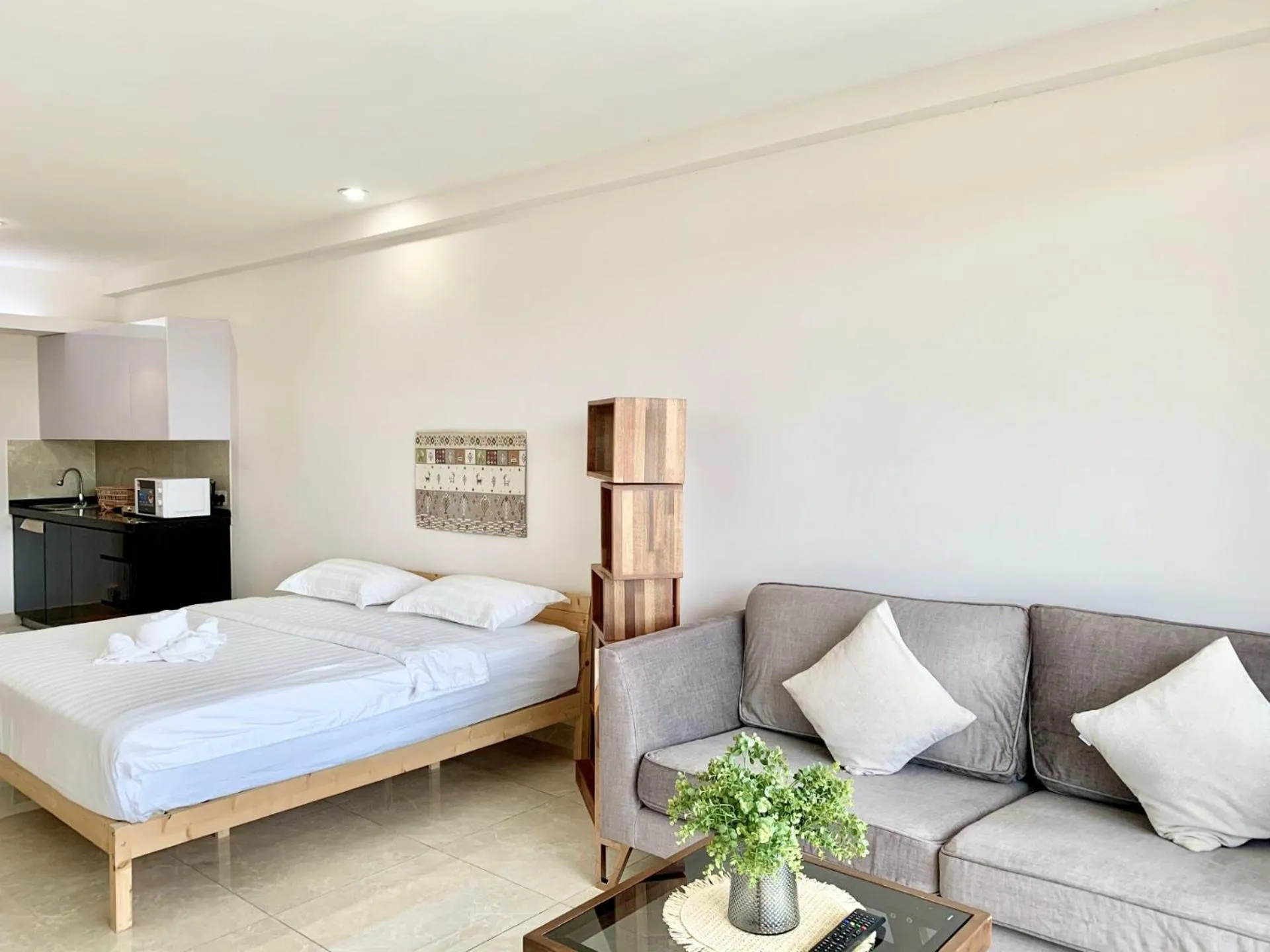 TV and multimedia, Bed in Deco Home @ Aru Suites