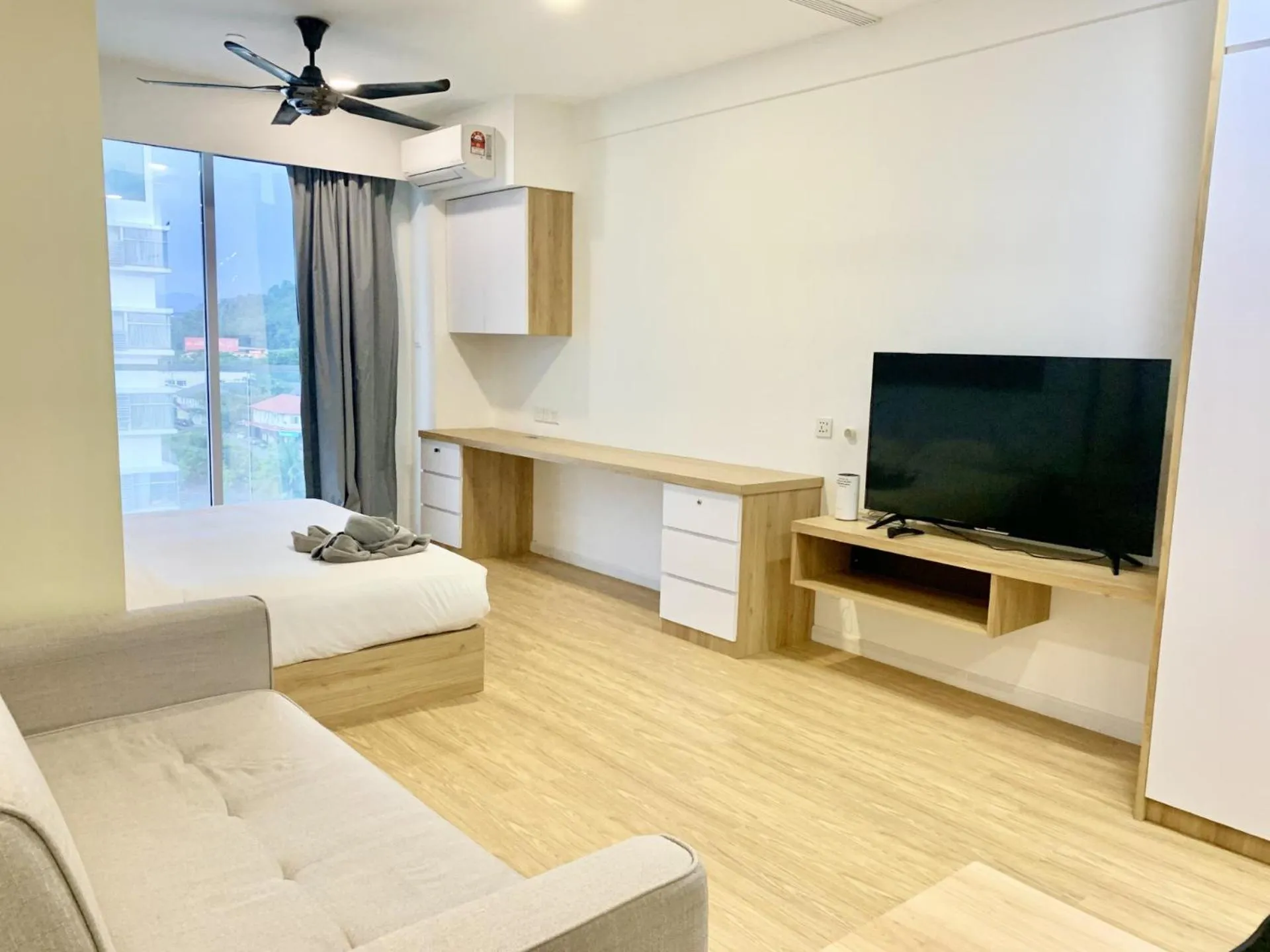 TV and multimedia in Deco Home @ Aru Suites