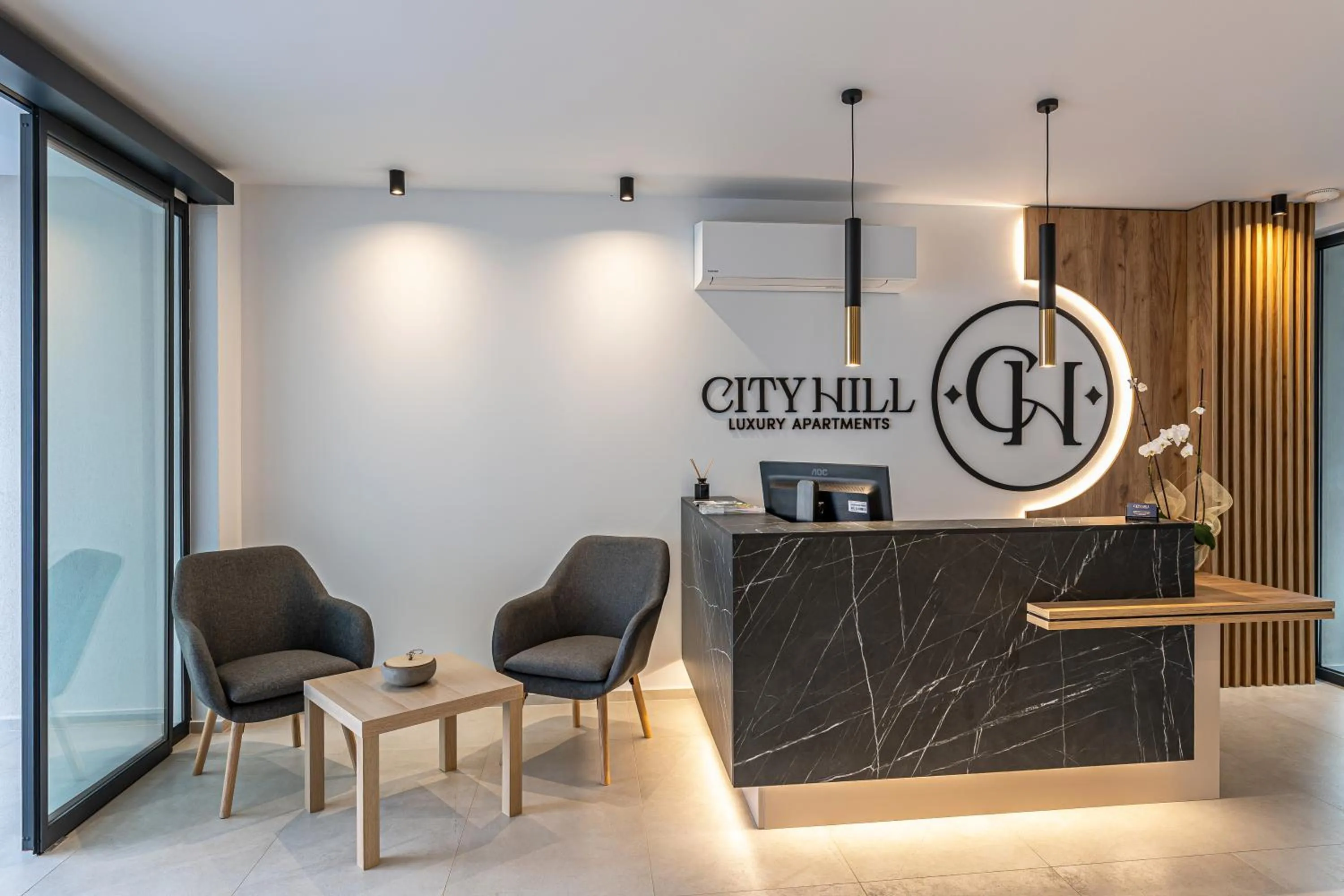 Lobby or reception in CITY HILL Luxury Apartments