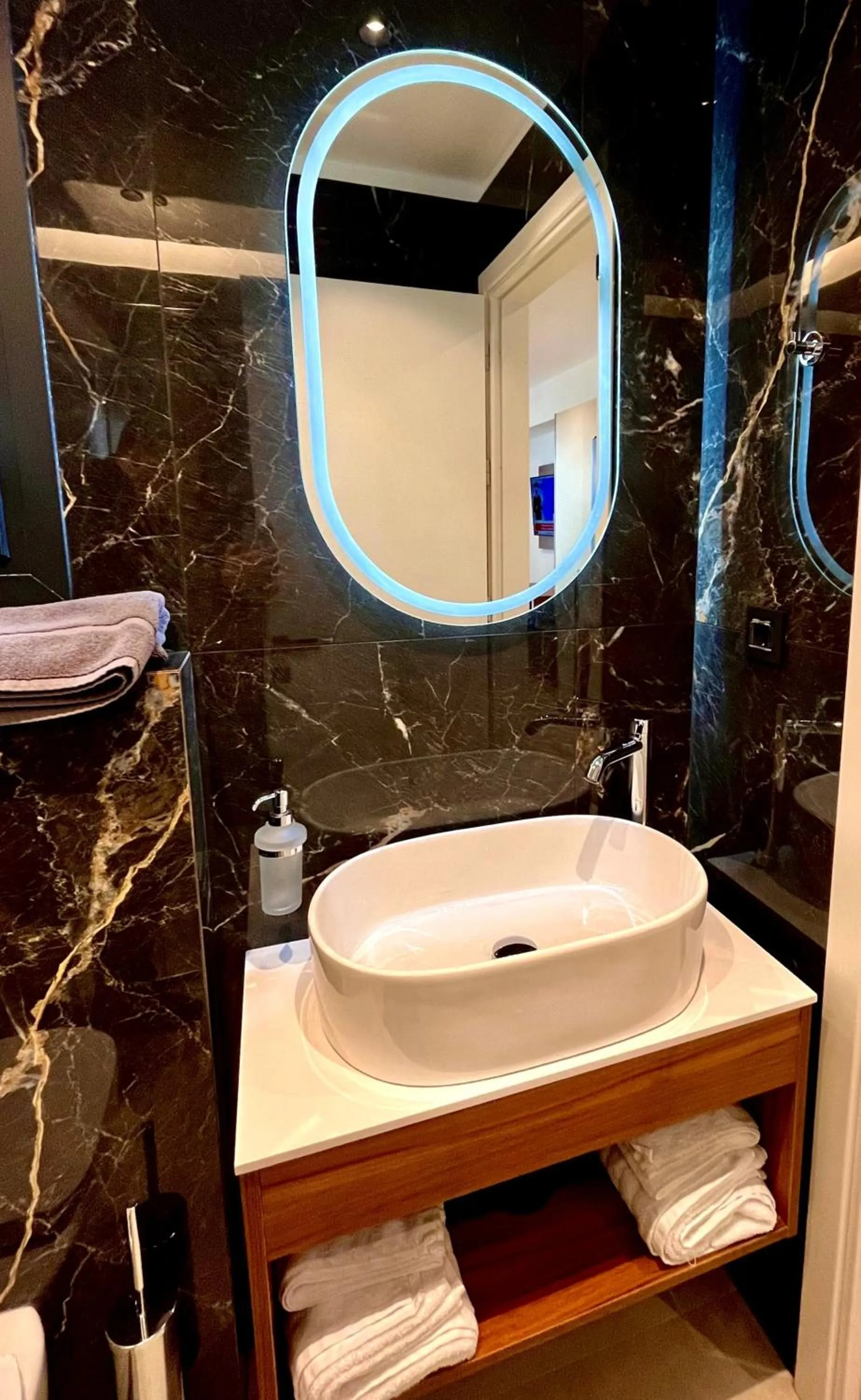 Bathroom in CITY HILL Luxury Apartments