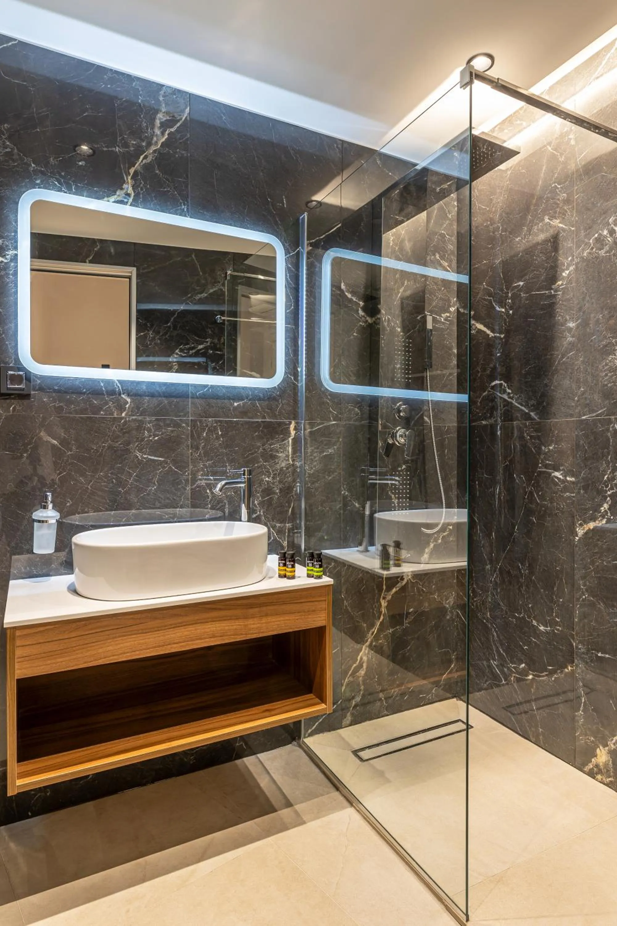 Shower in CITY HILL Luxury Apartments