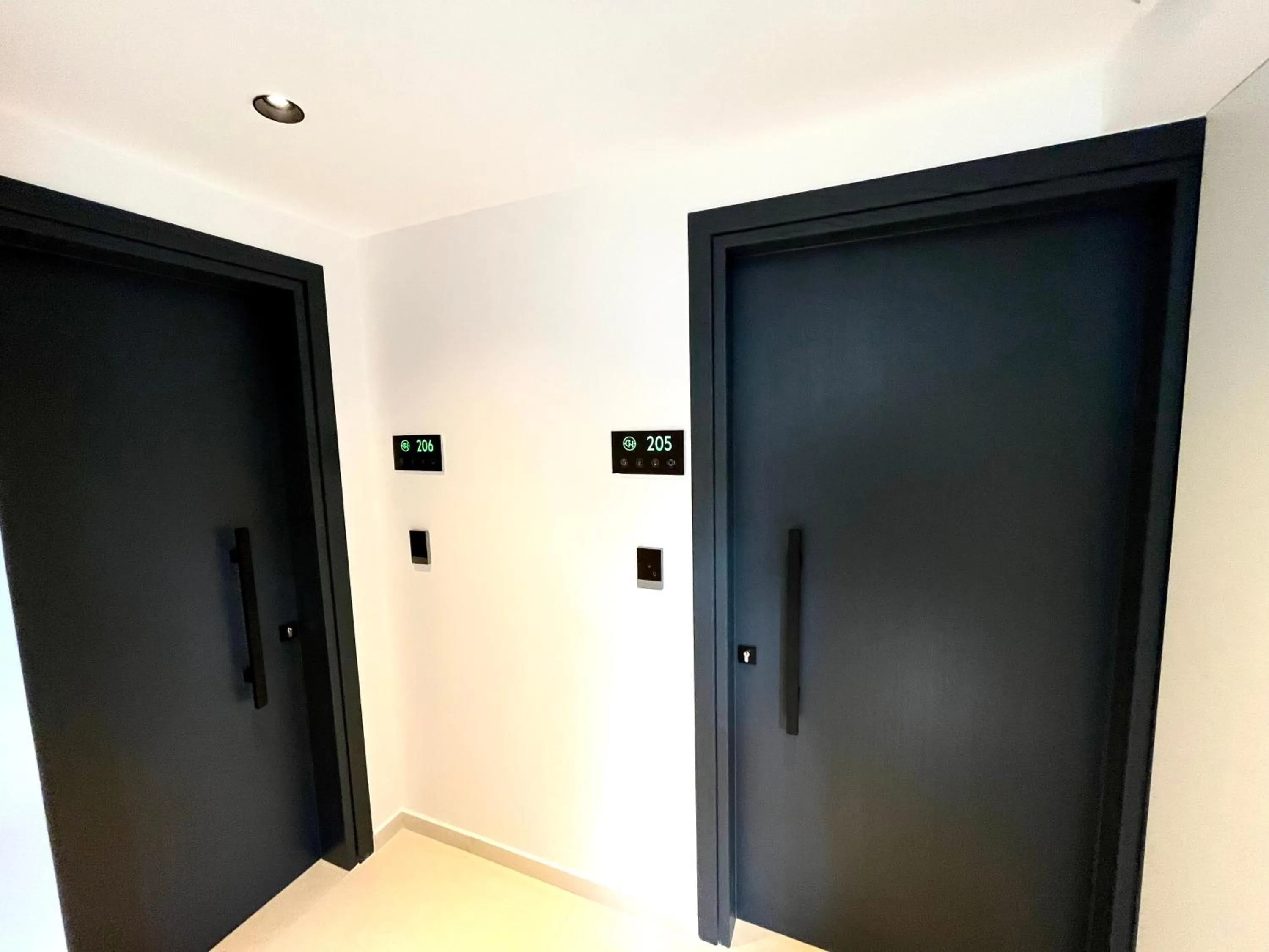 Facade/entrance in CITY HILL Luxury Apartments