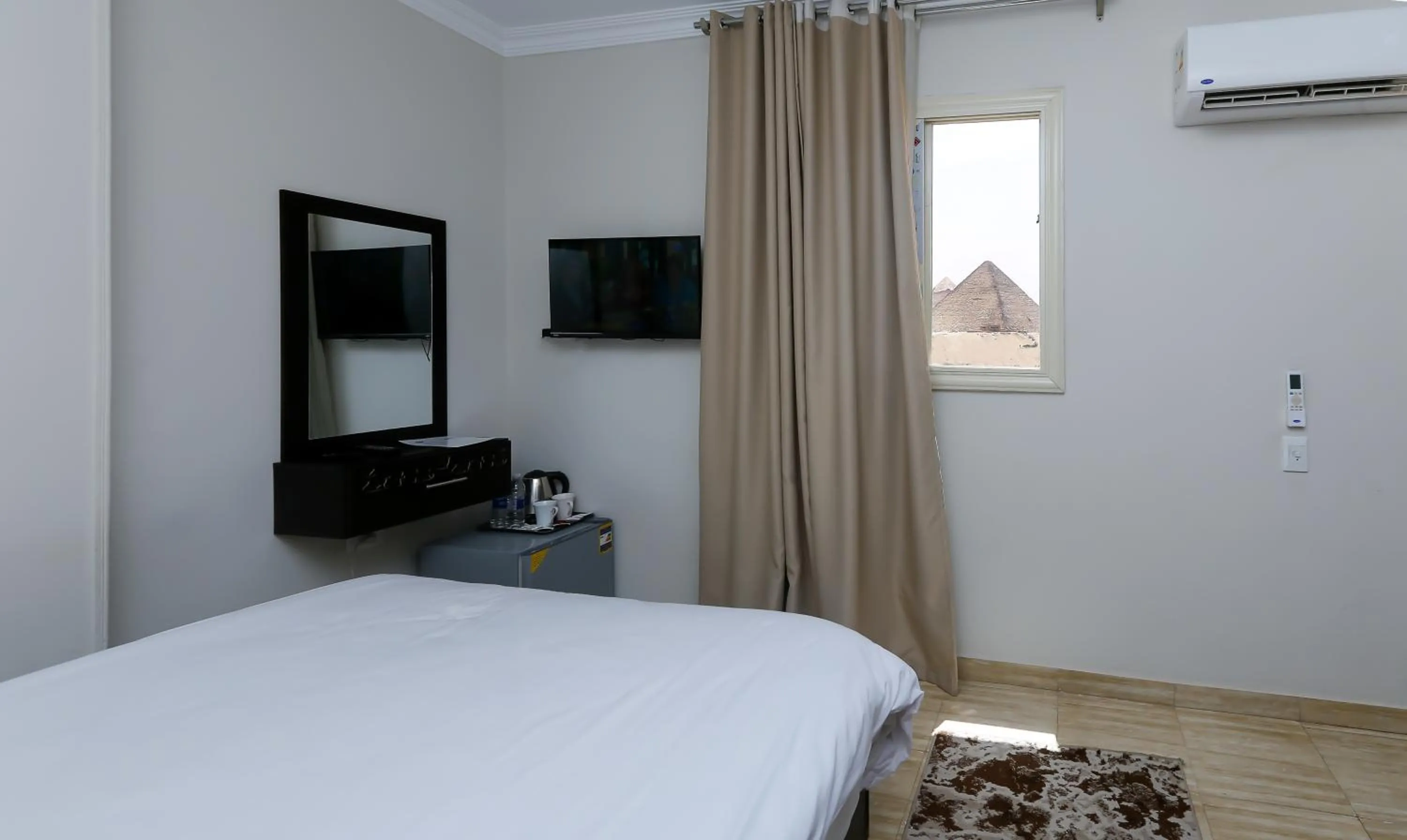 View (from property/room), Bed in Crowne Pyramids View inn