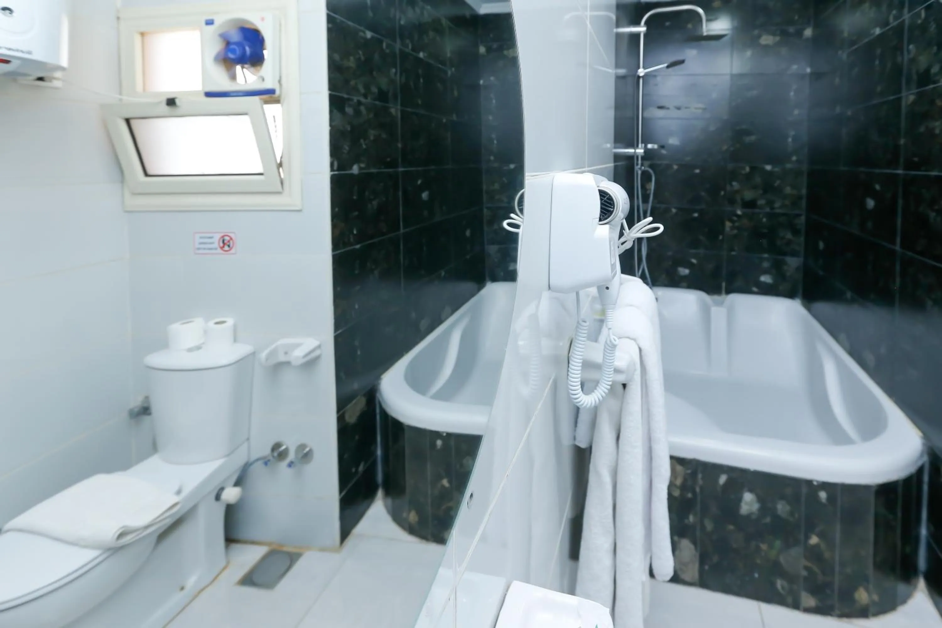 Shower in Crowne Pyramids View inn