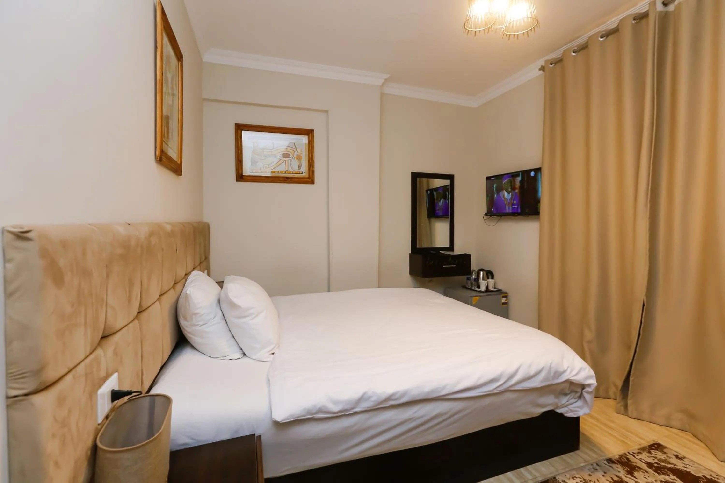 Bed in Crowne Pyramids View inn