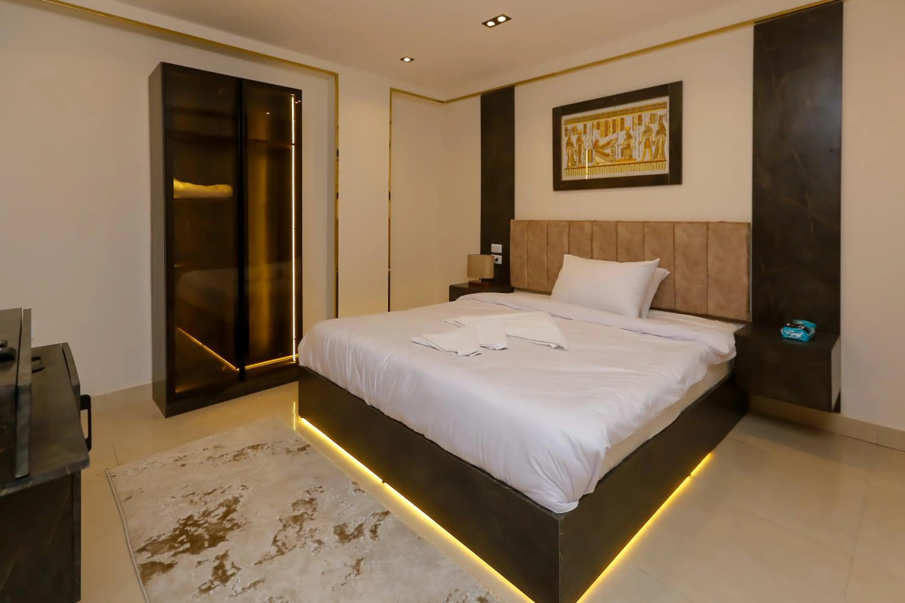 Bed in Crowne Pyramids View inn