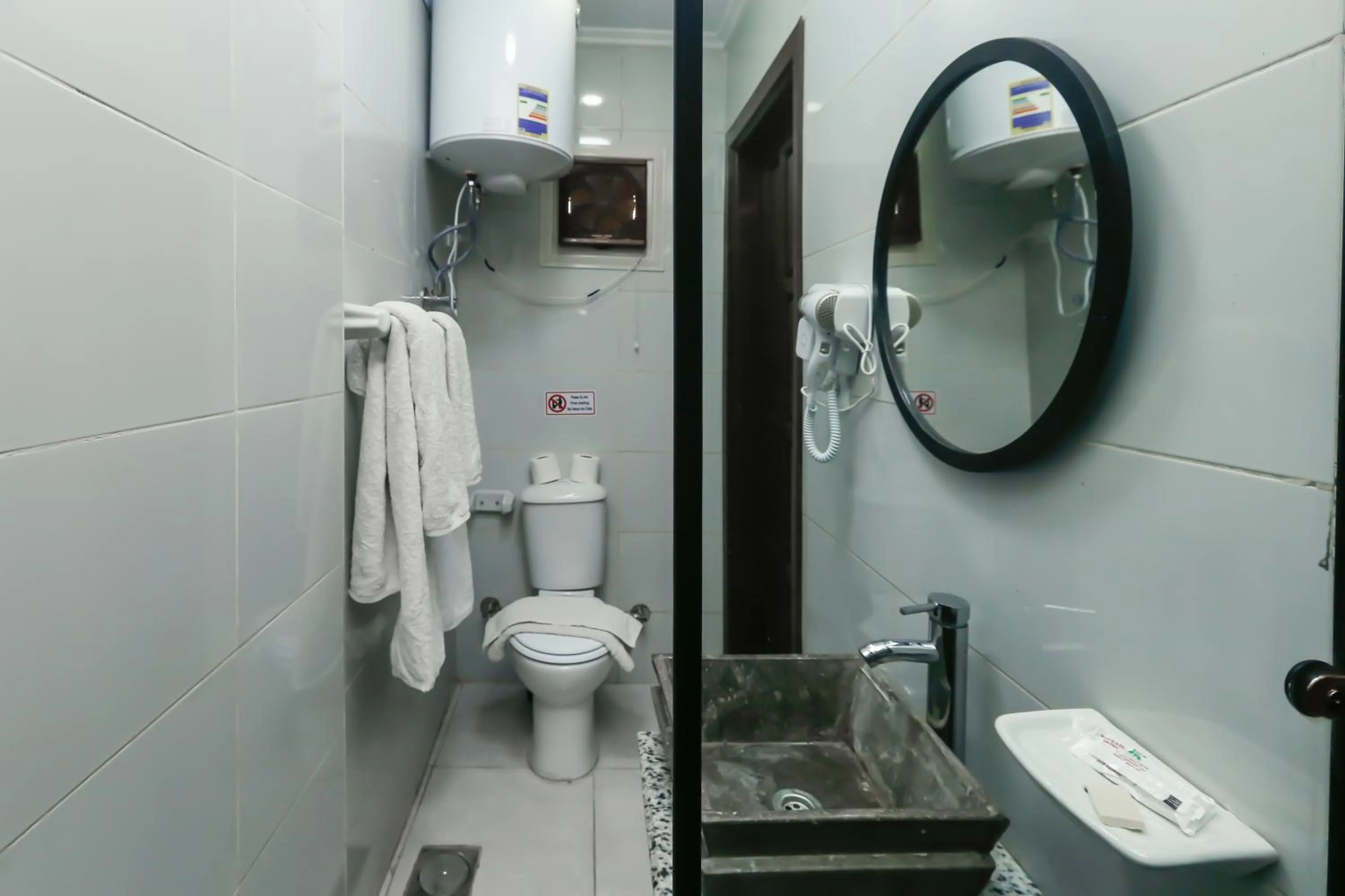 Bathroom in Crowne Pyramids View inn