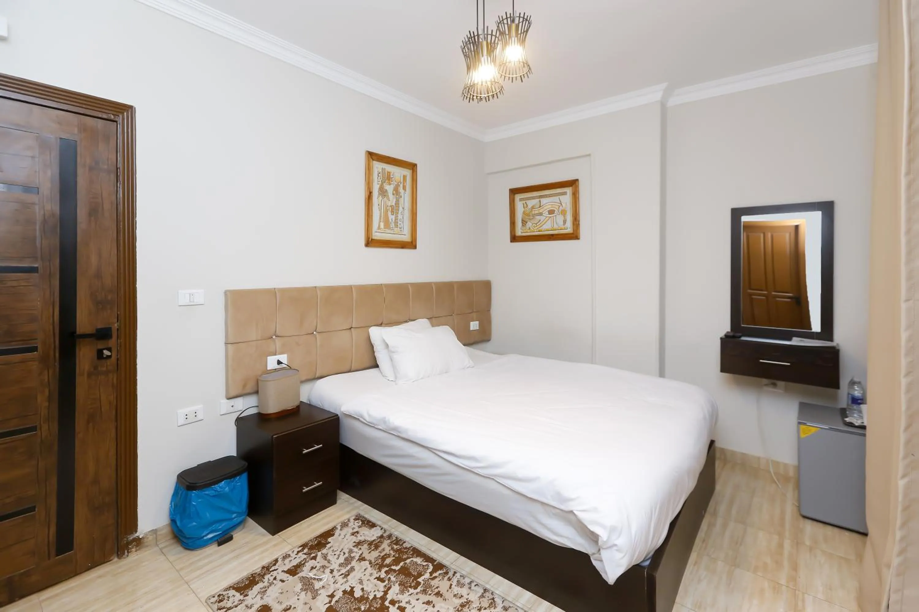 Bedroom, Bed in Crowne Pyramids View inn