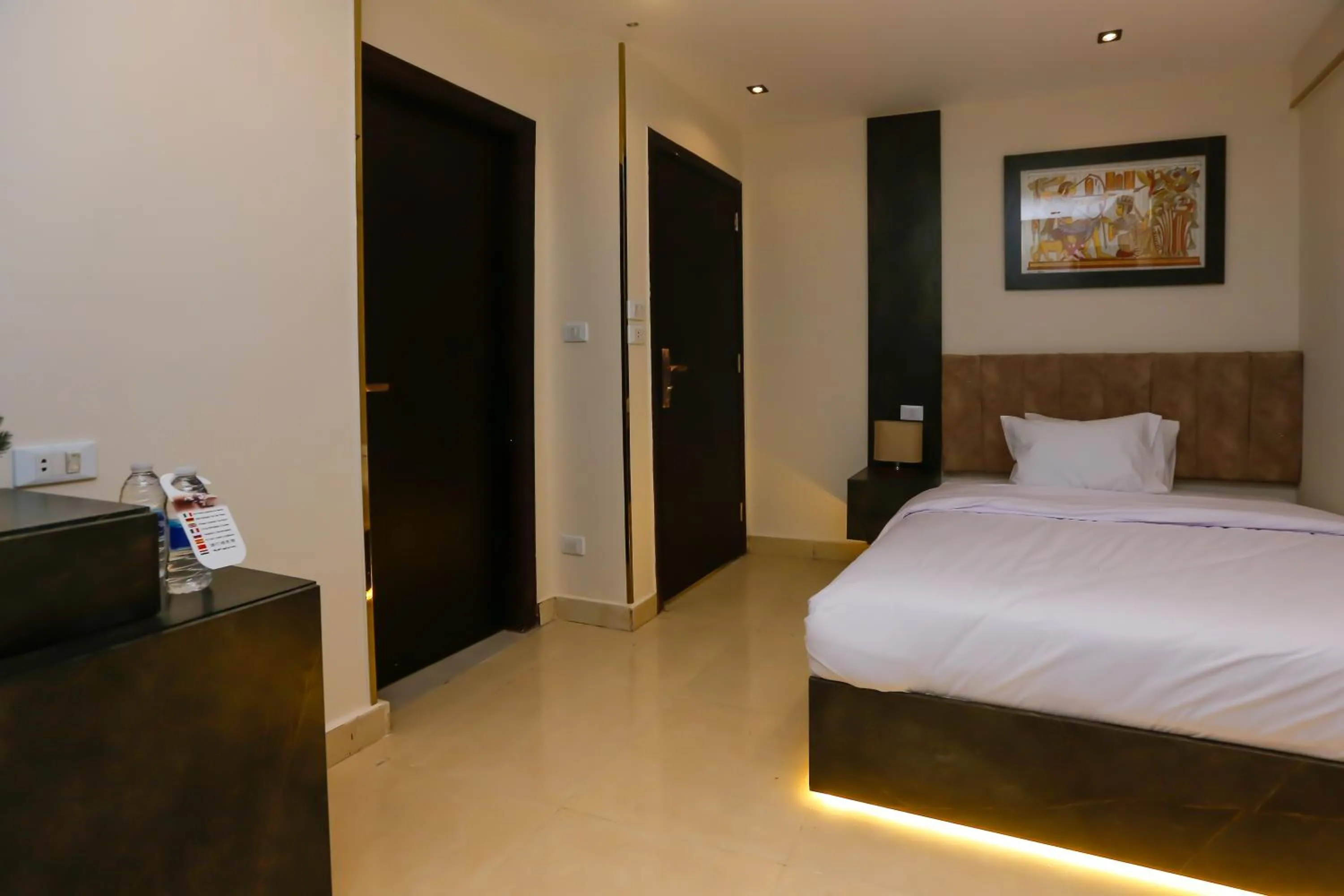 Bedroom, Bed in Crowne Pyramids View inn