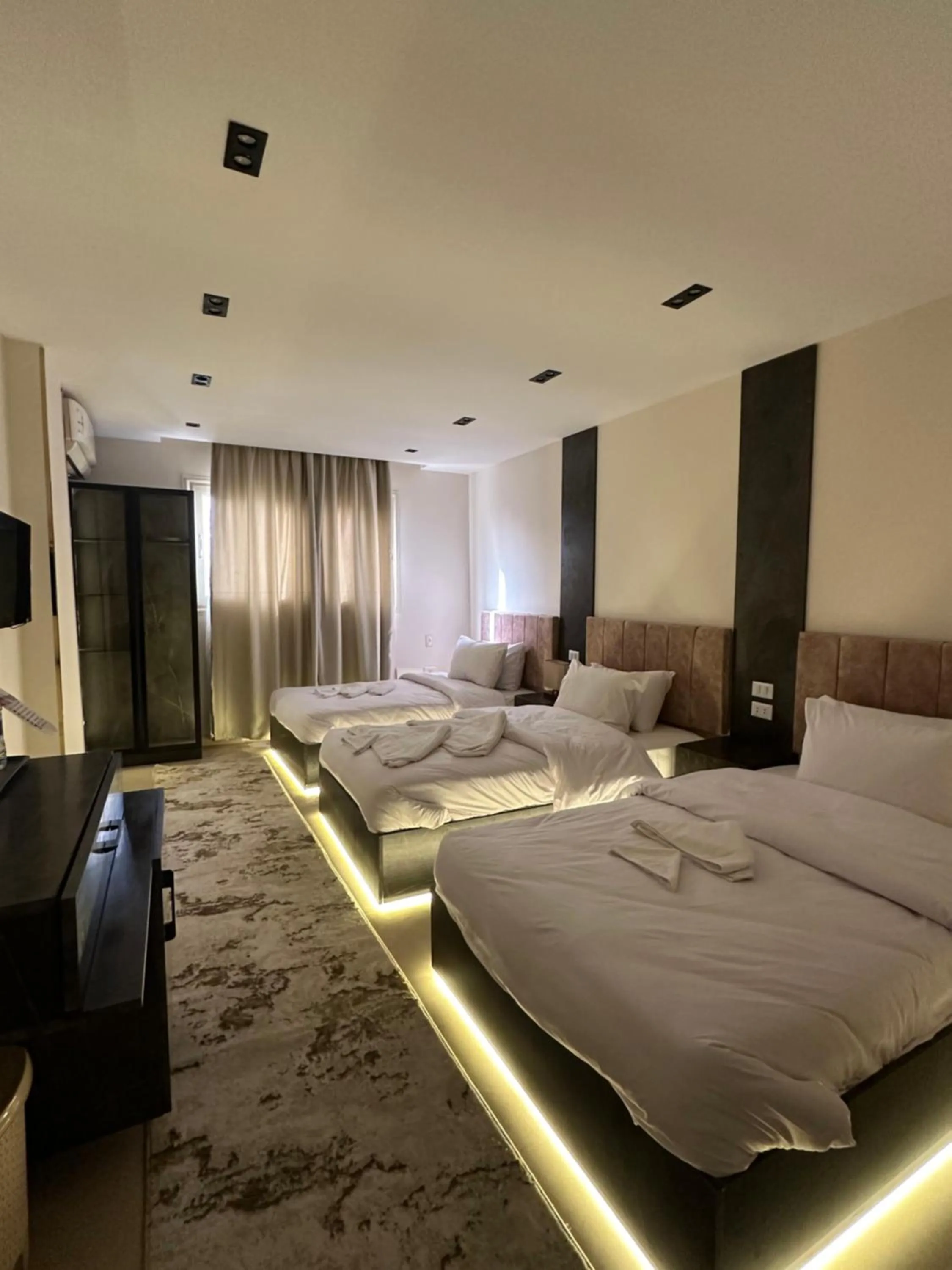 Bed in Crowne Pyramids View inn