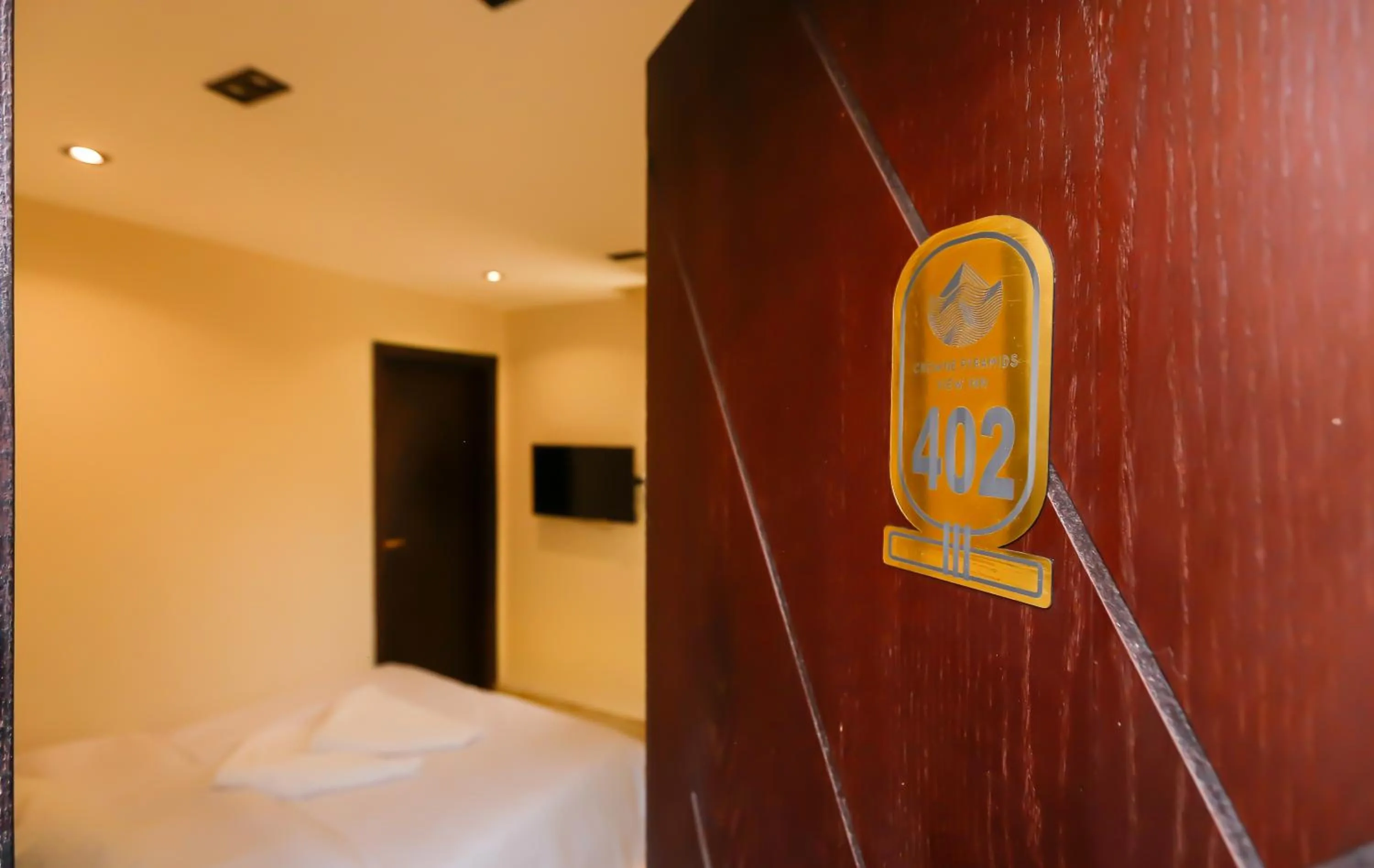 Bedroom, Bed in Crowne Pyramids View inn