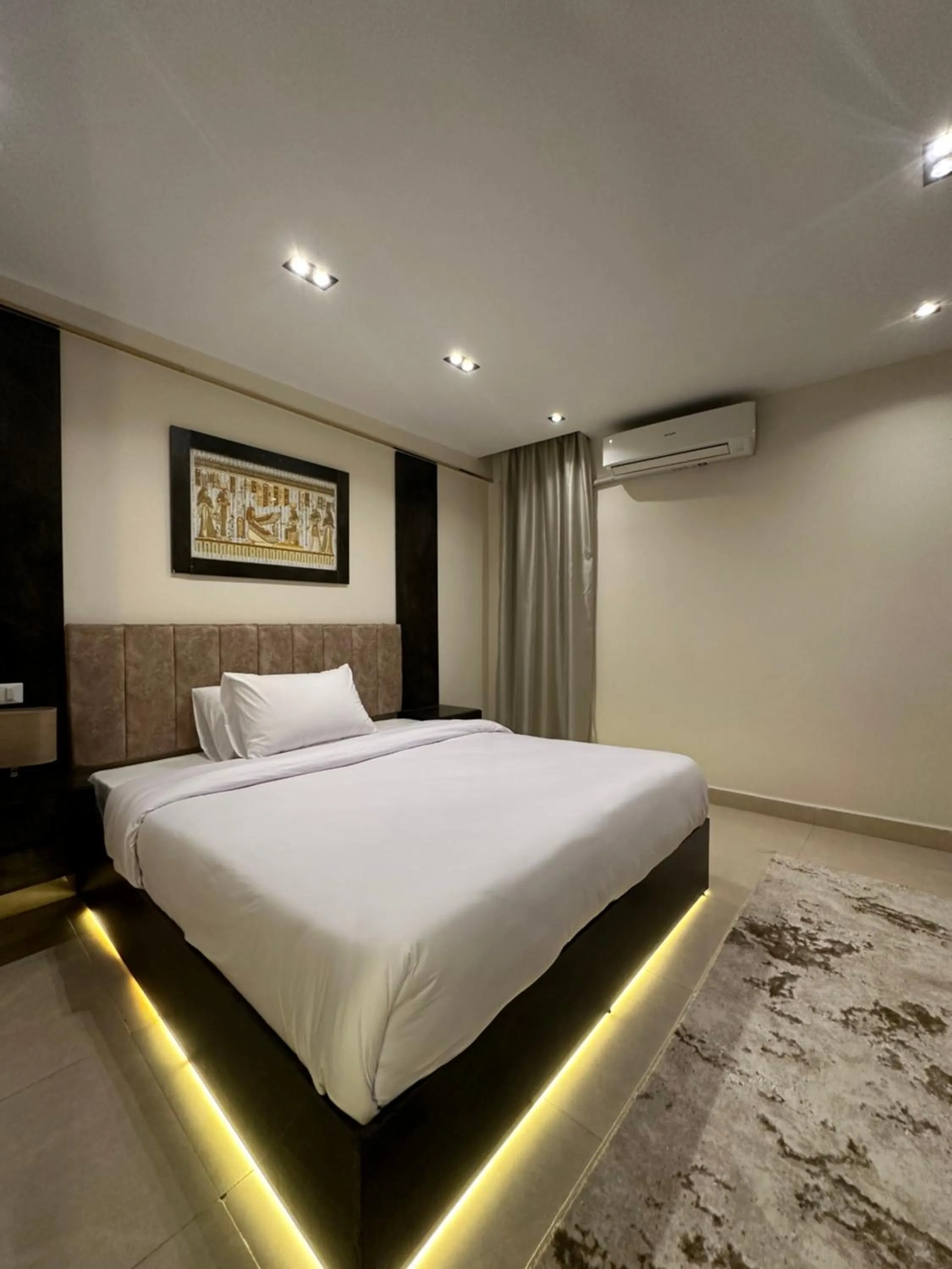 Bed in Crowne Pyramids View inn