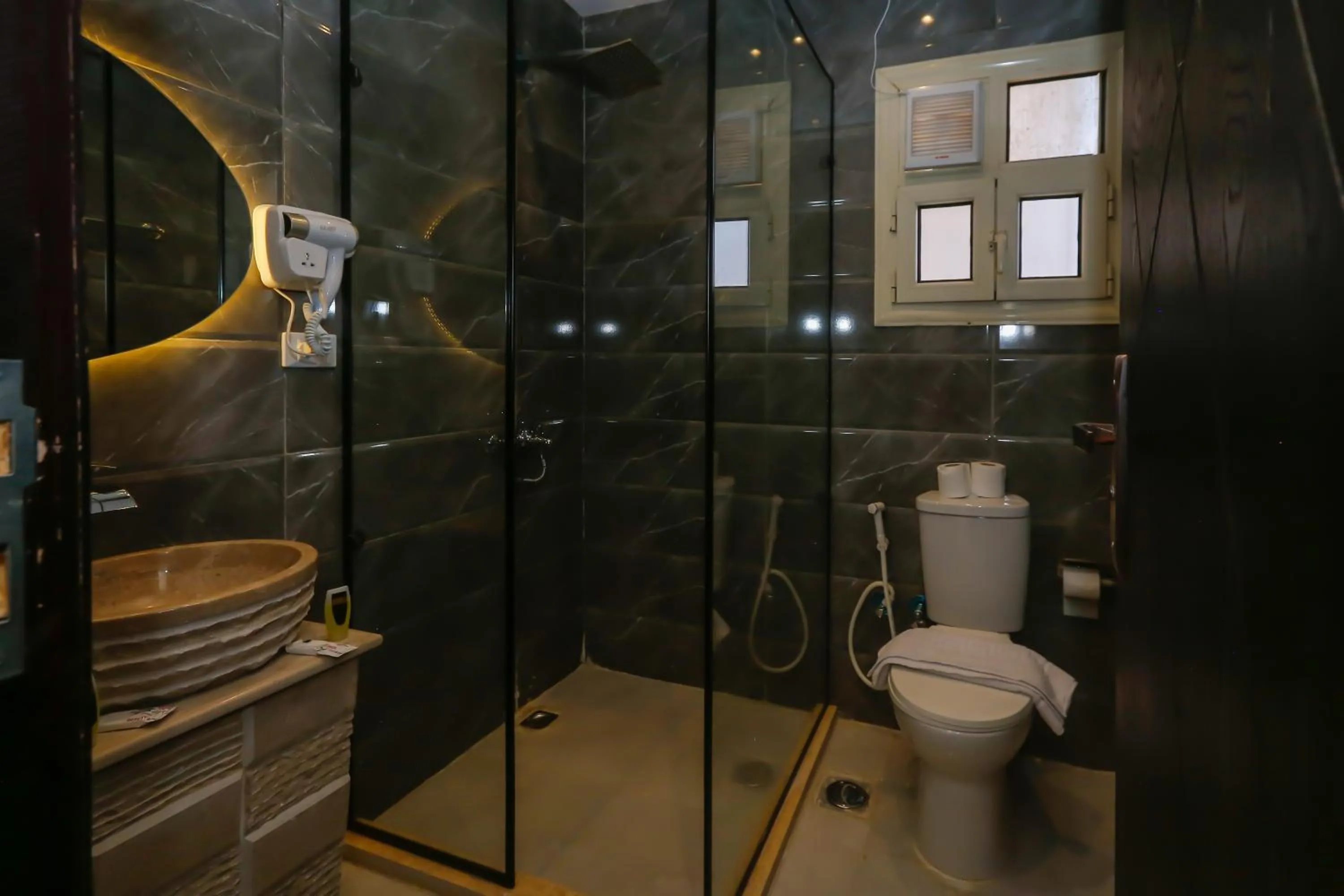 Bathroom in Crowne Pyramids View inn