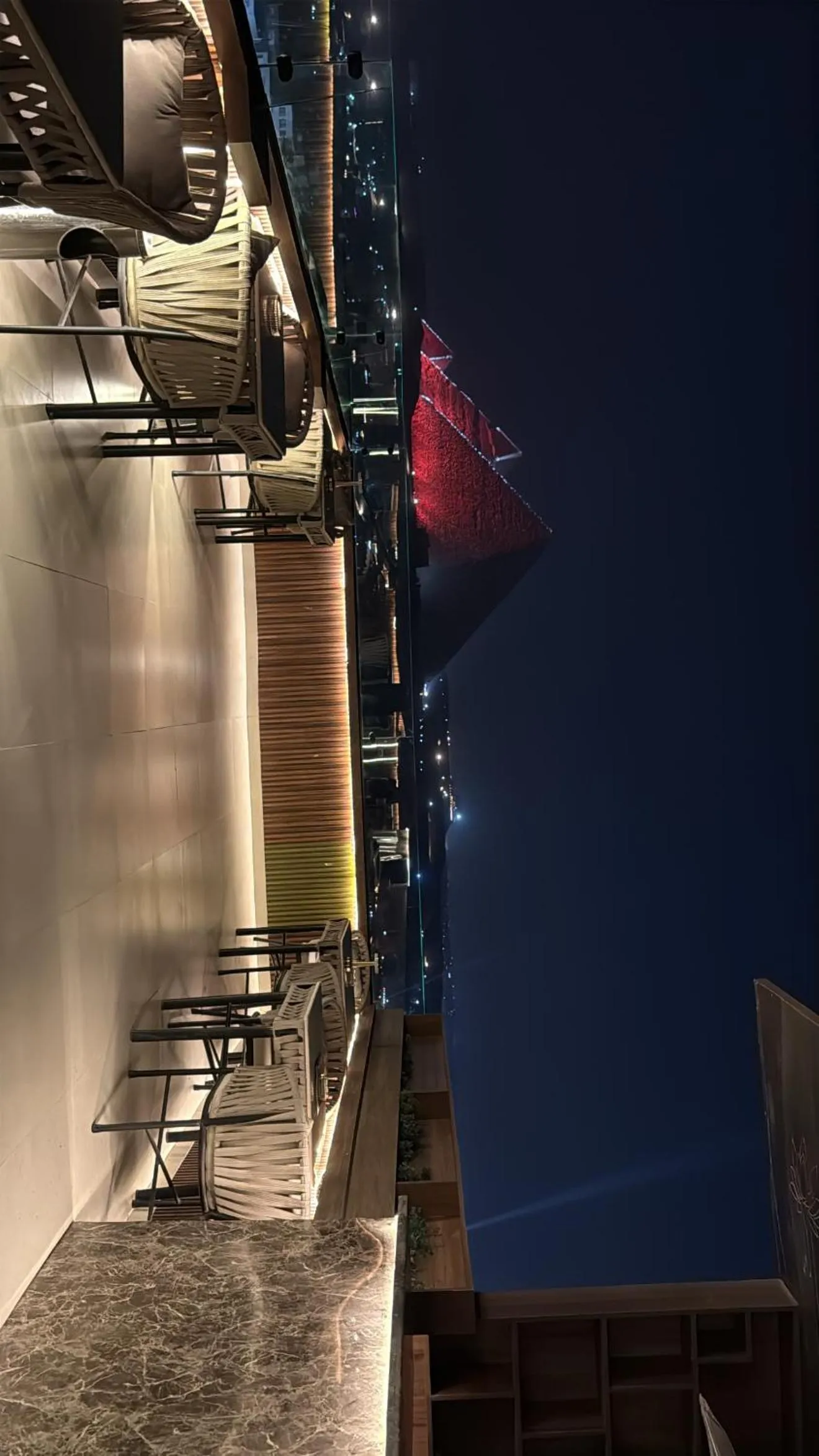 Night in Crowne Pyramids View inn