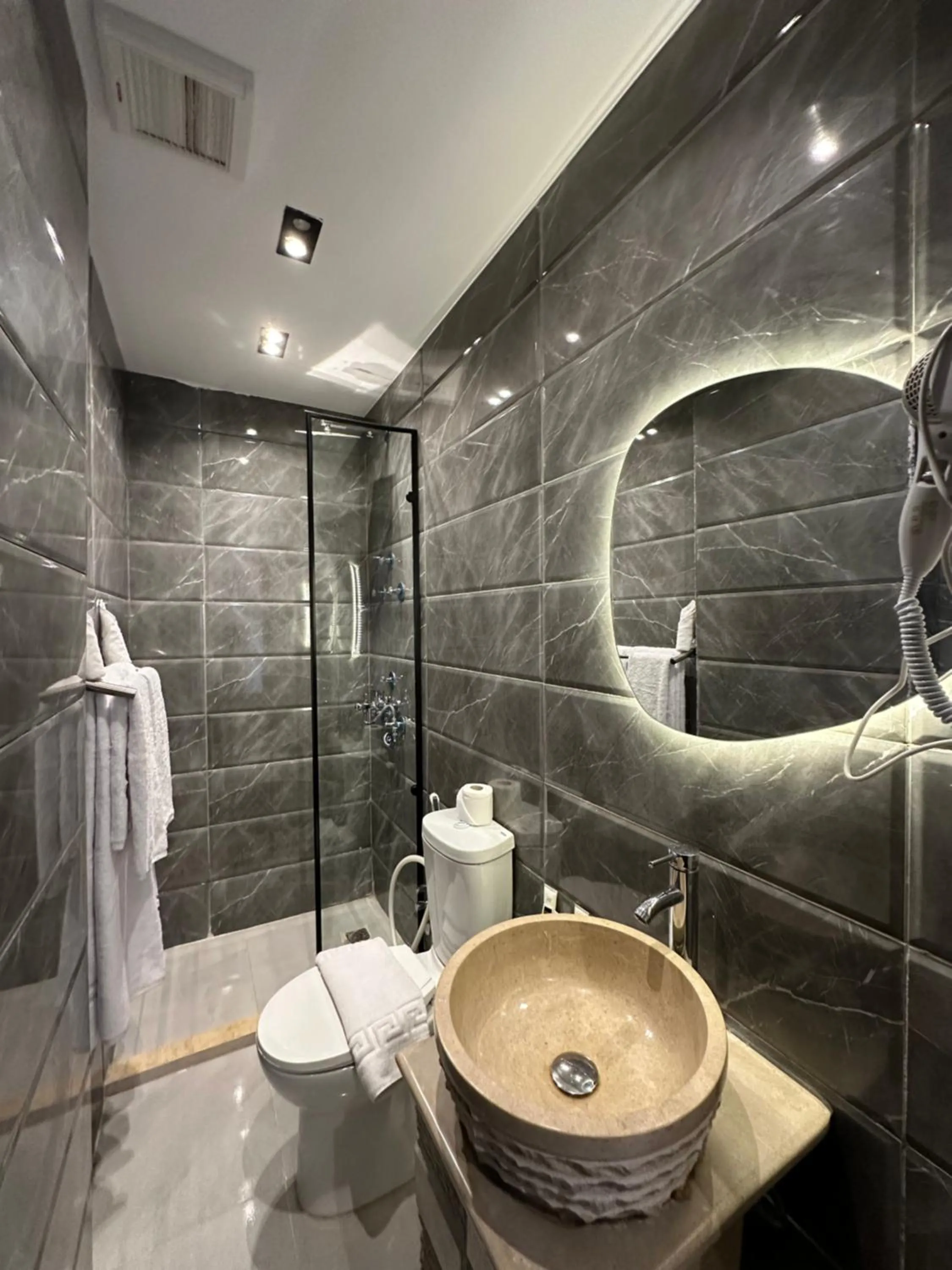 Shower in Crowne Pyramids View inn