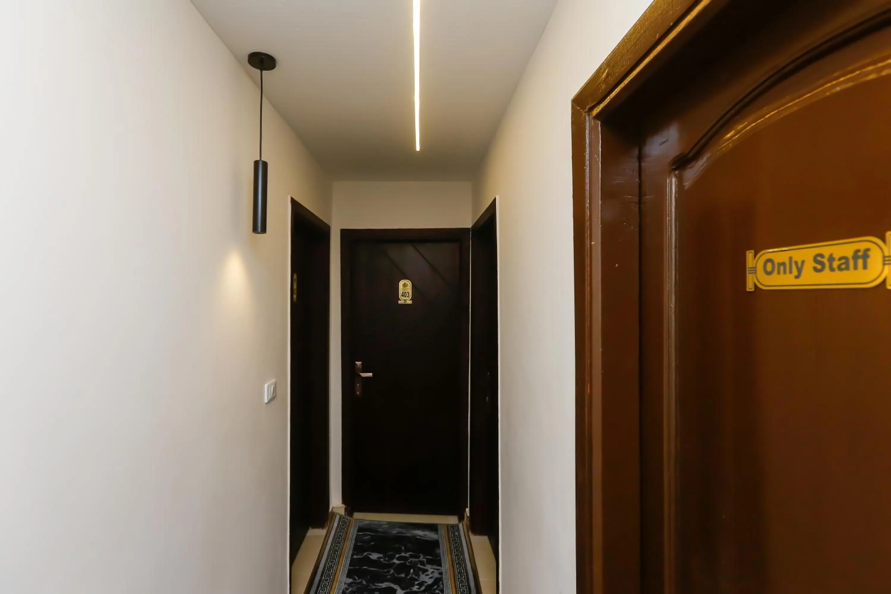 Text overlay in Crowne Pyramids View inn