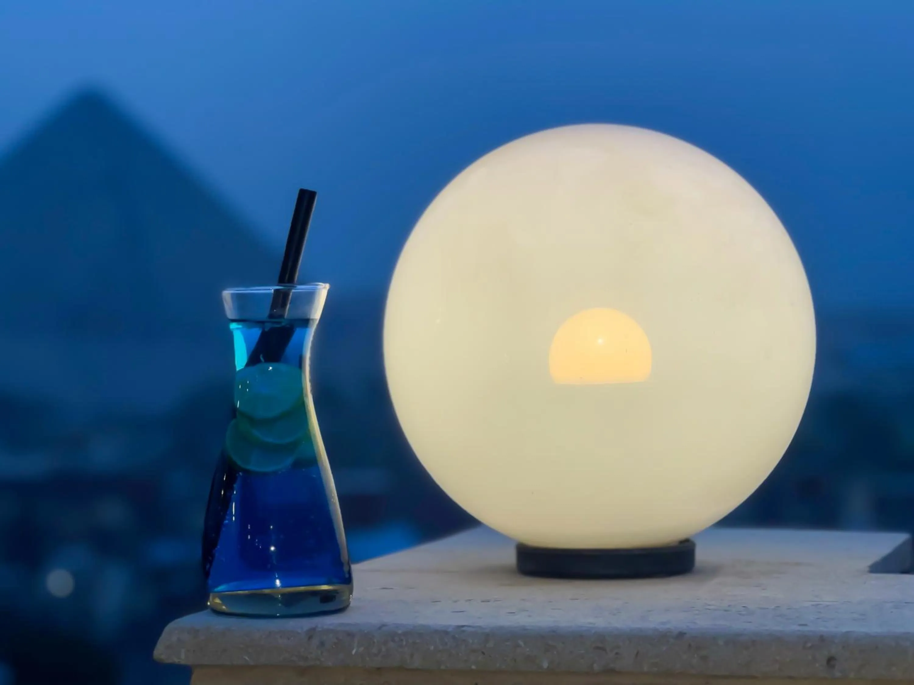 Night in Crowne Pyramids View inn