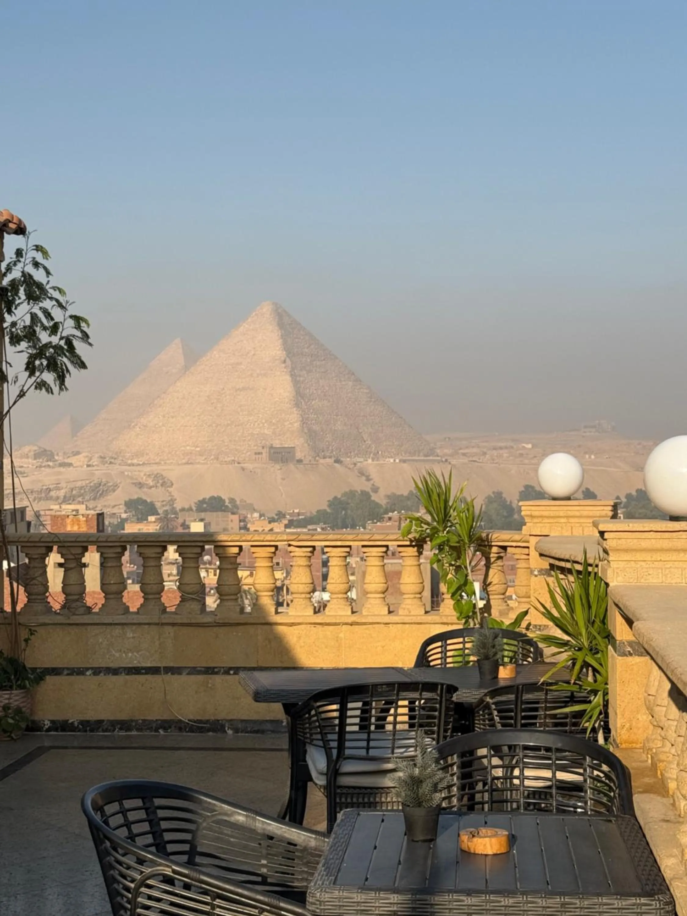 Patio in Crowne Pyramids View inn