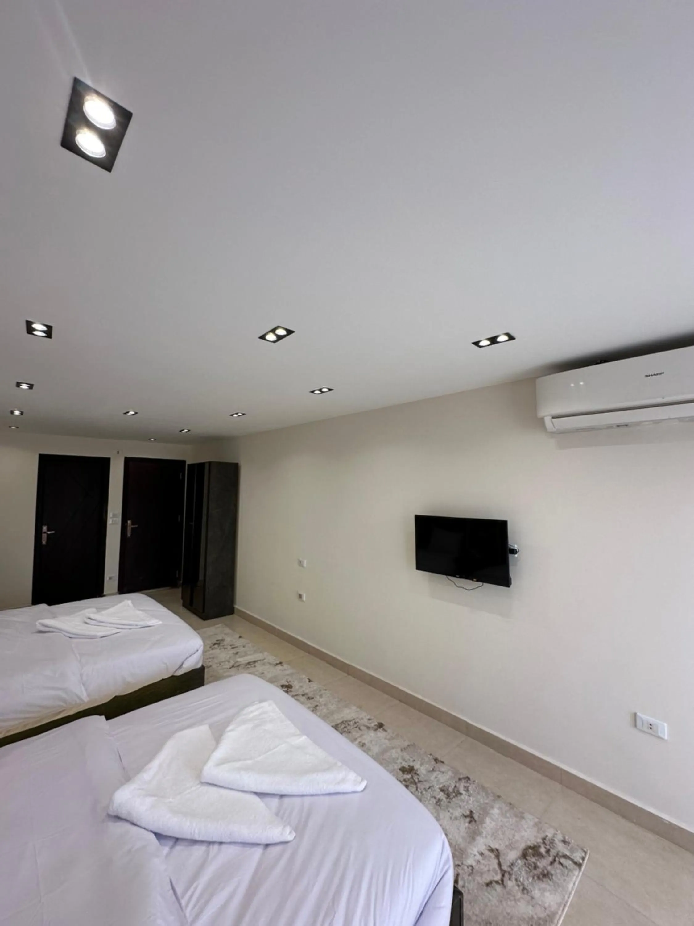 Bed in Crowne Pyramids View inn