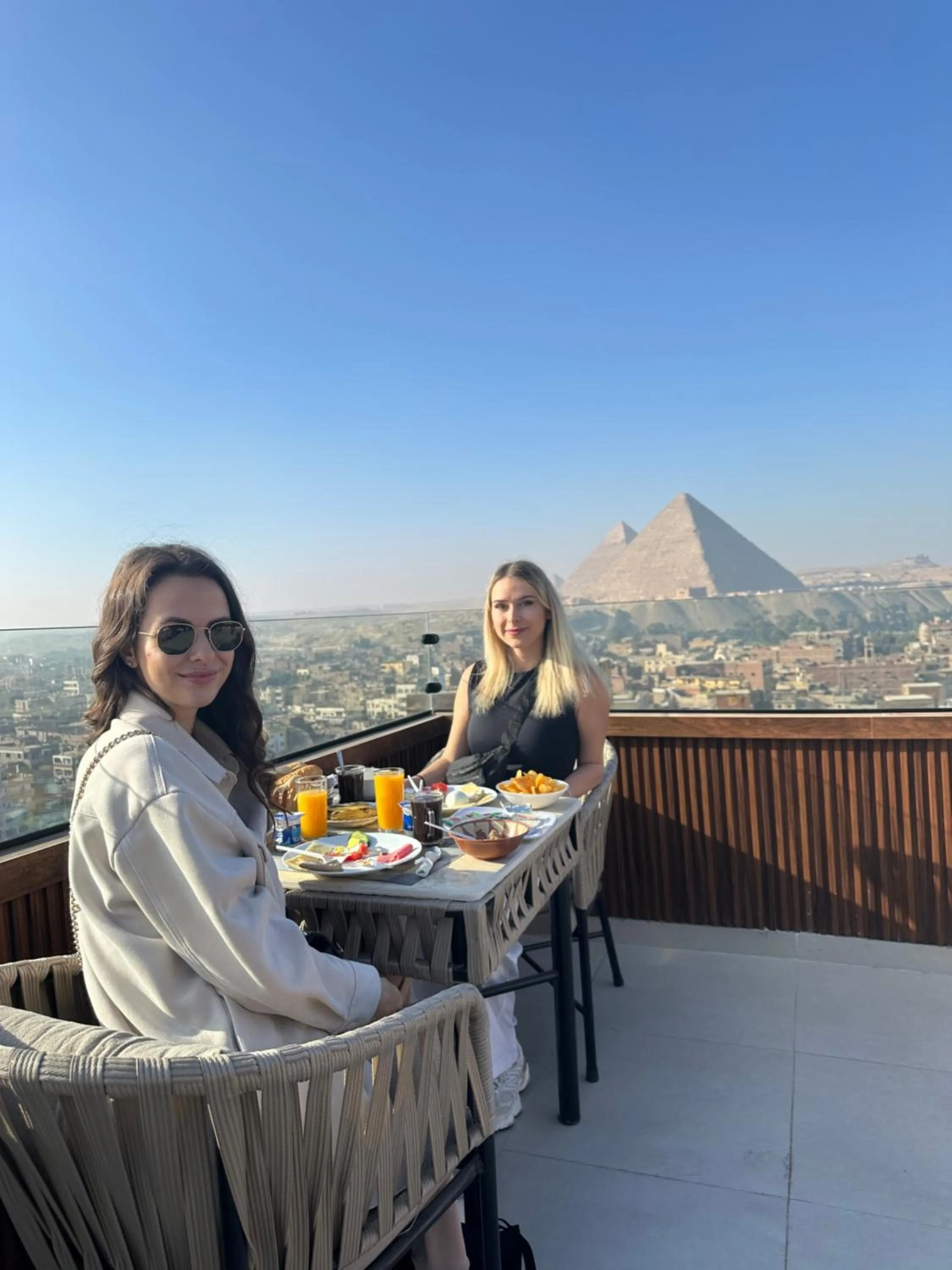 Patio in Crowne Pyramids View inn